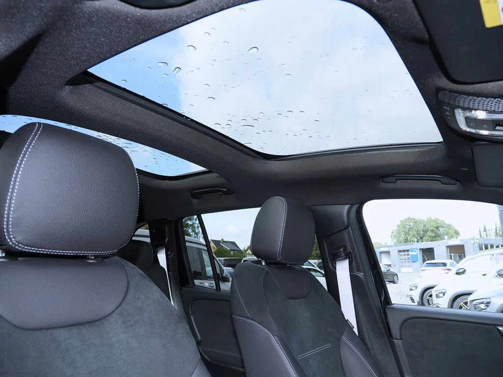 Mercedes-Benz-GLB 200 d-image-14
