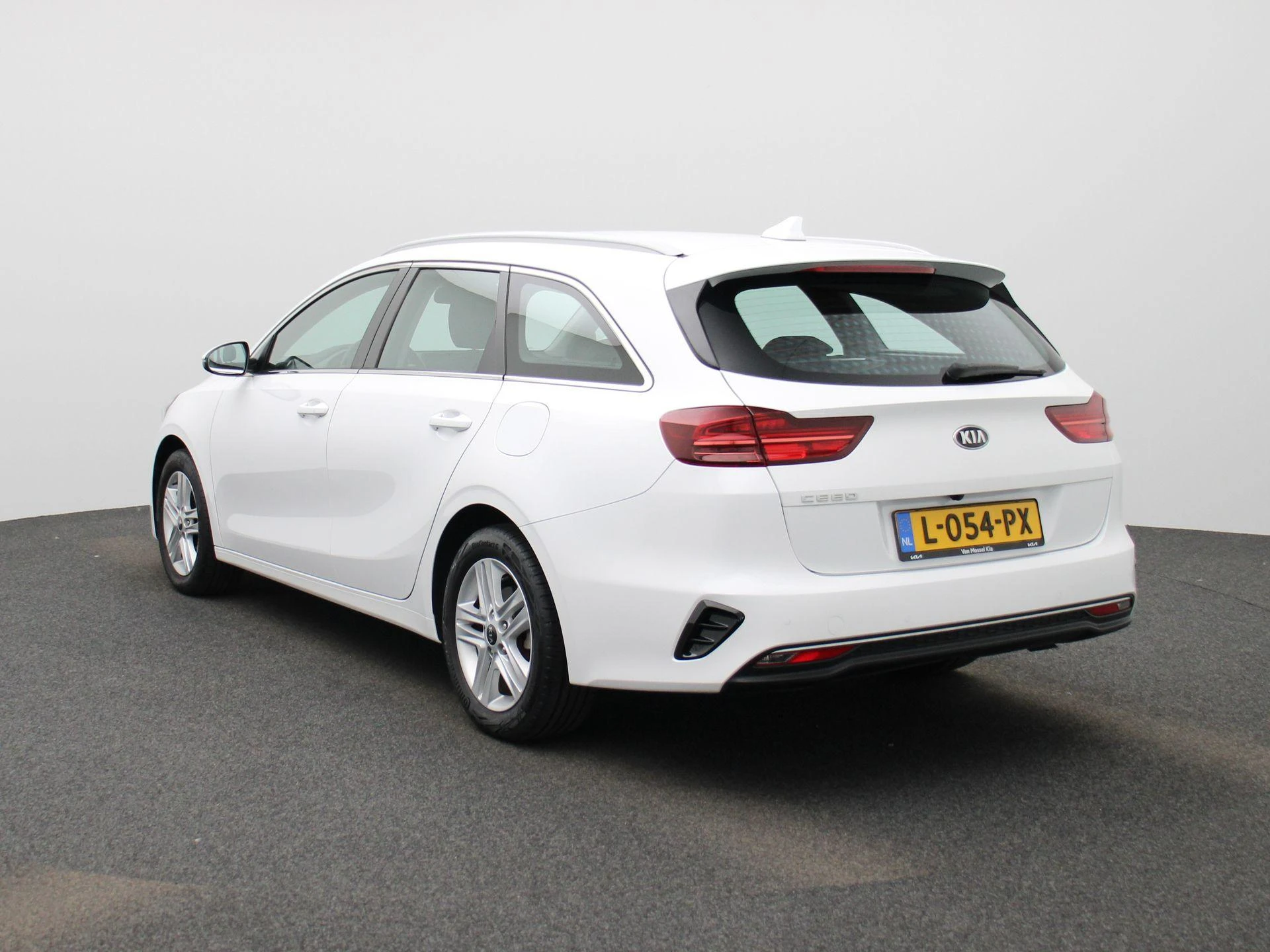 Kia-Ceed Sportswagon-image-2
