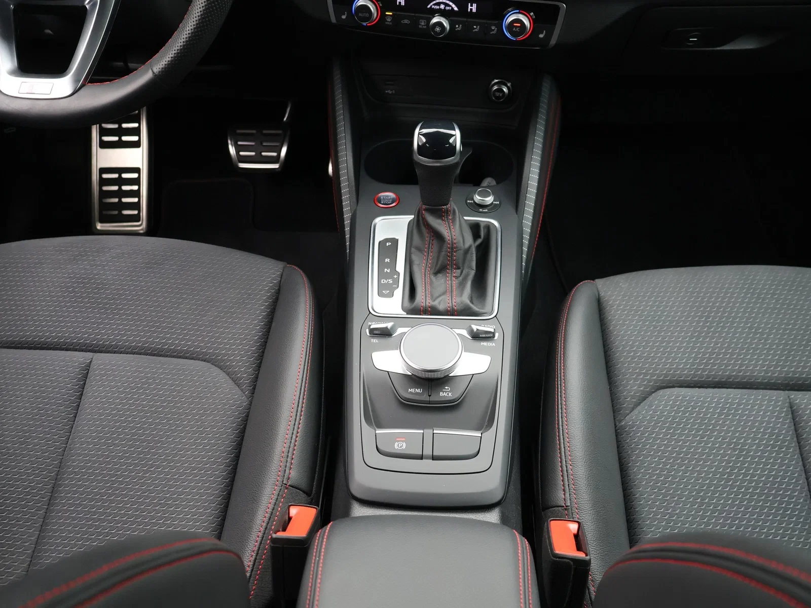 Audi SQ2 2.0TFSI Quattro 300PK *AUTOMAAT*HALF LEDER*FULL LED*SHADOWLOOK*...