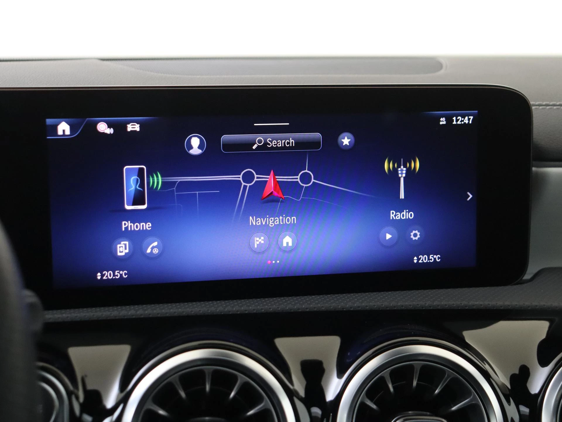 Mercedes-Benz-CLA-image-18