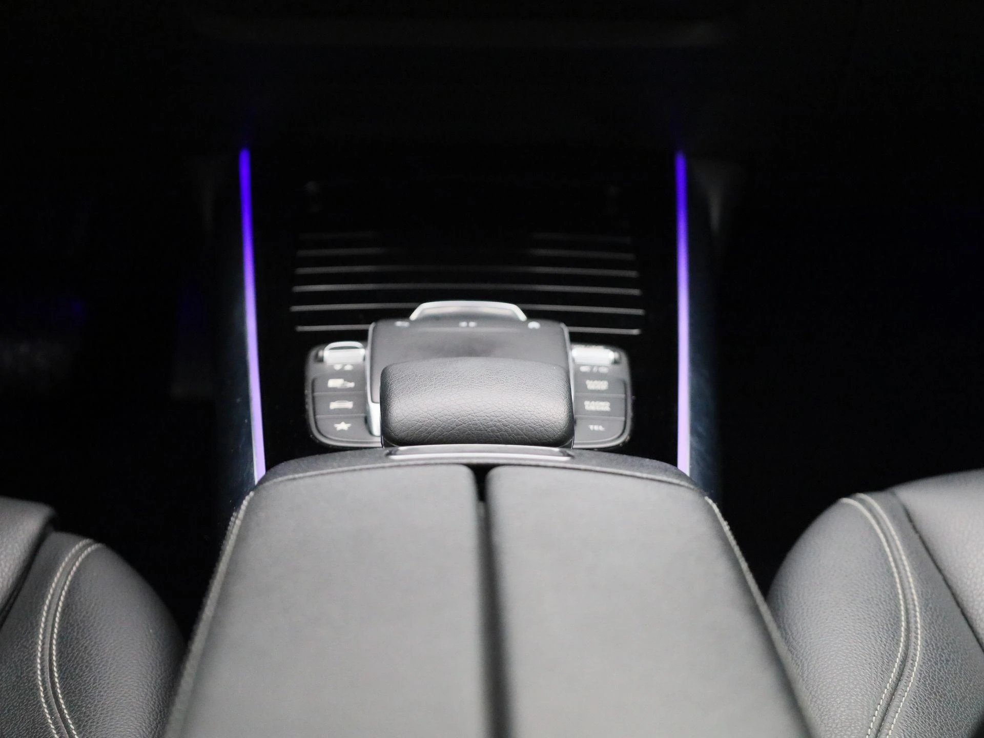 Mercedes-Benz-EQA-image-9