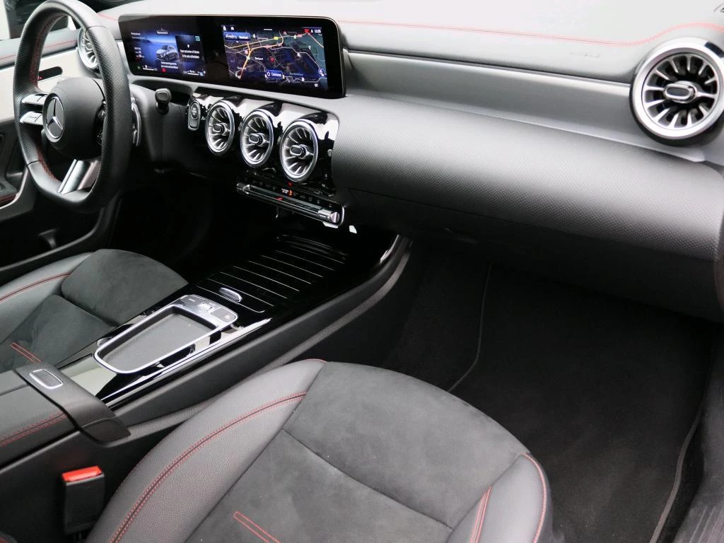Mercedes-Benz CLA 250 e AMG Line Shooting Brake + TREKHAAK + NIGHTPAKKET + CARPLAY + CAMERA +