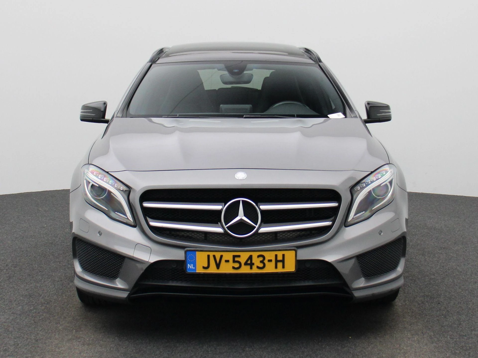 Mercedes-Benz-GLA-image-2
