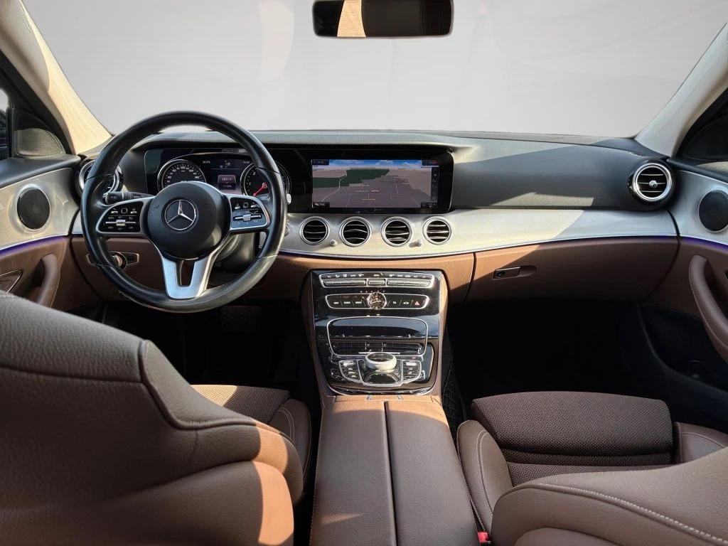 Mercedes-Benz-E-Klasse 220-image-10