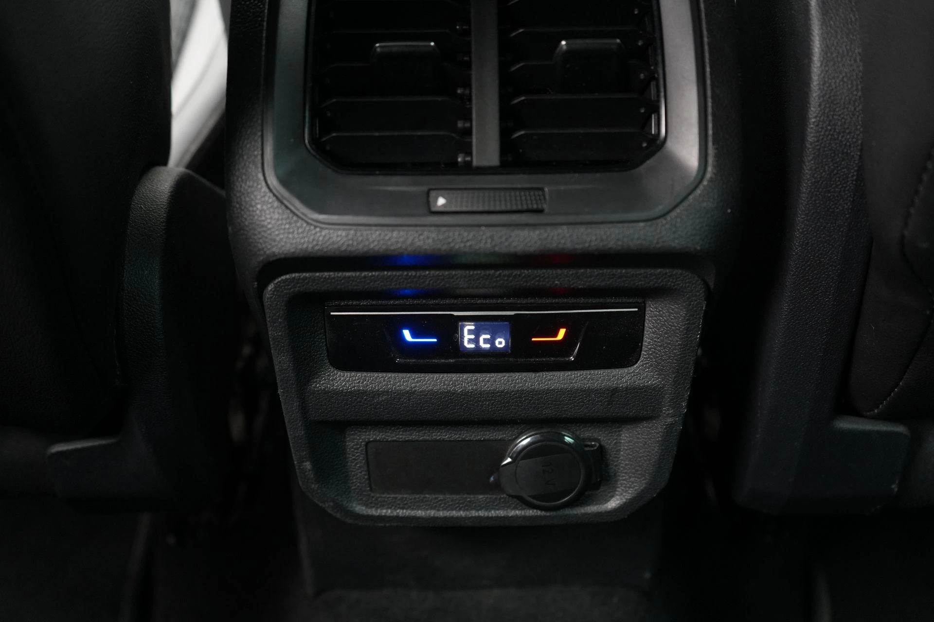 Volkswagen-Tiguan-image-8