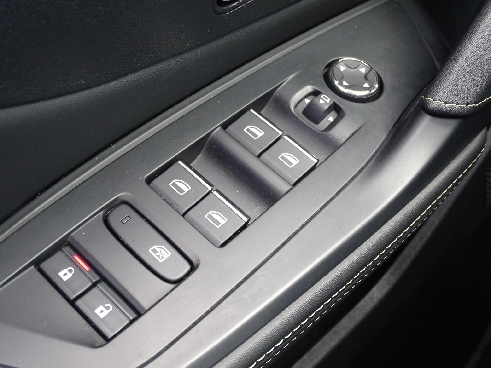 Peugeot 408 1.6 Hybrid 225 S&S EAT8 First Edition