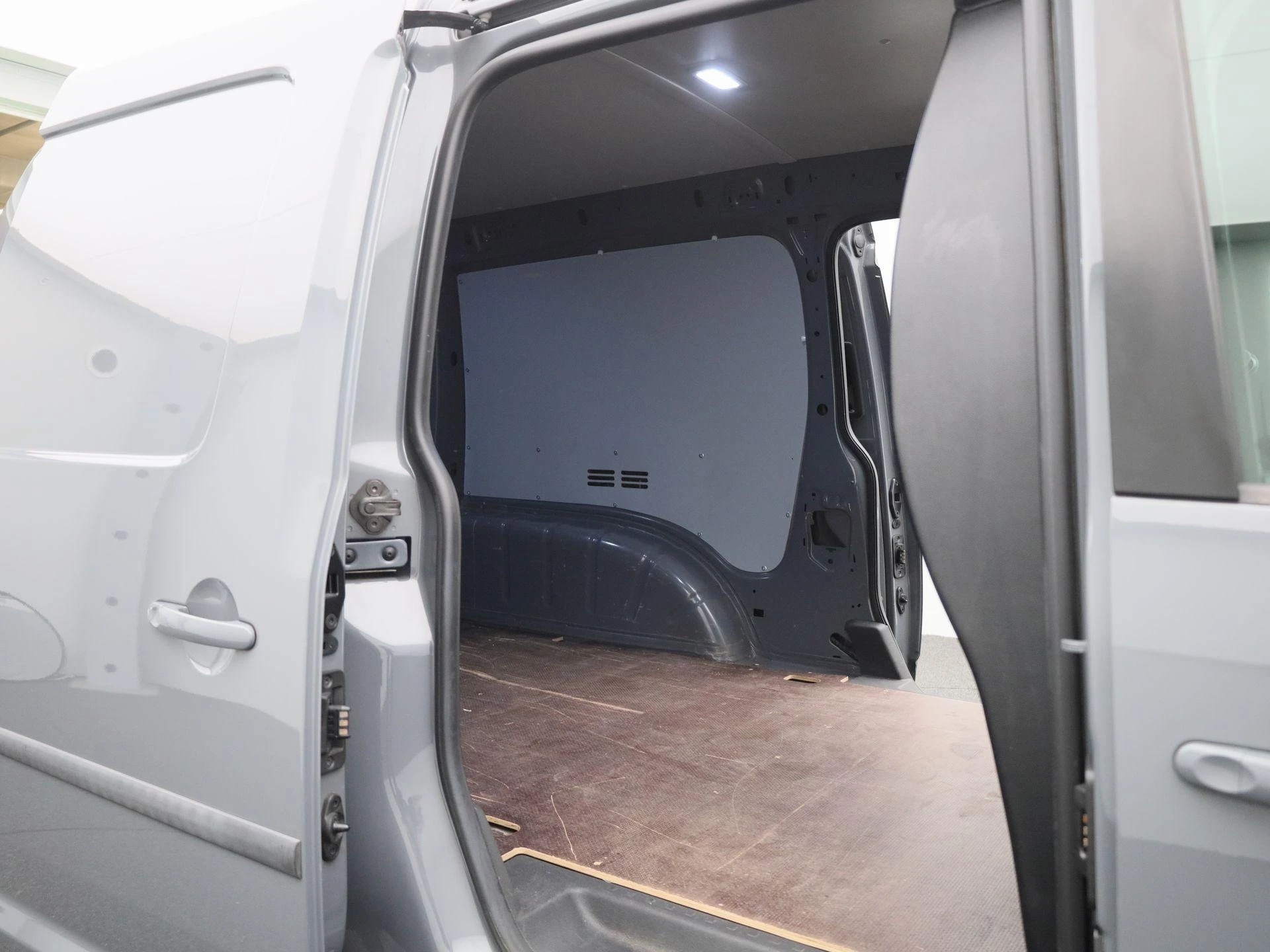 Volkswagen-Caddy-image-12