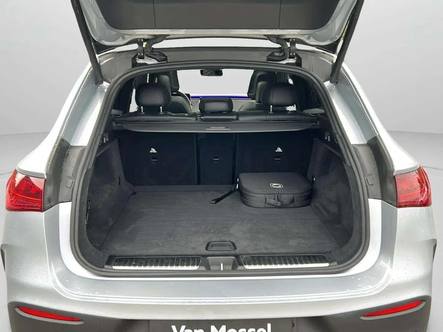 Mercedes-Benz-EQE-image-21