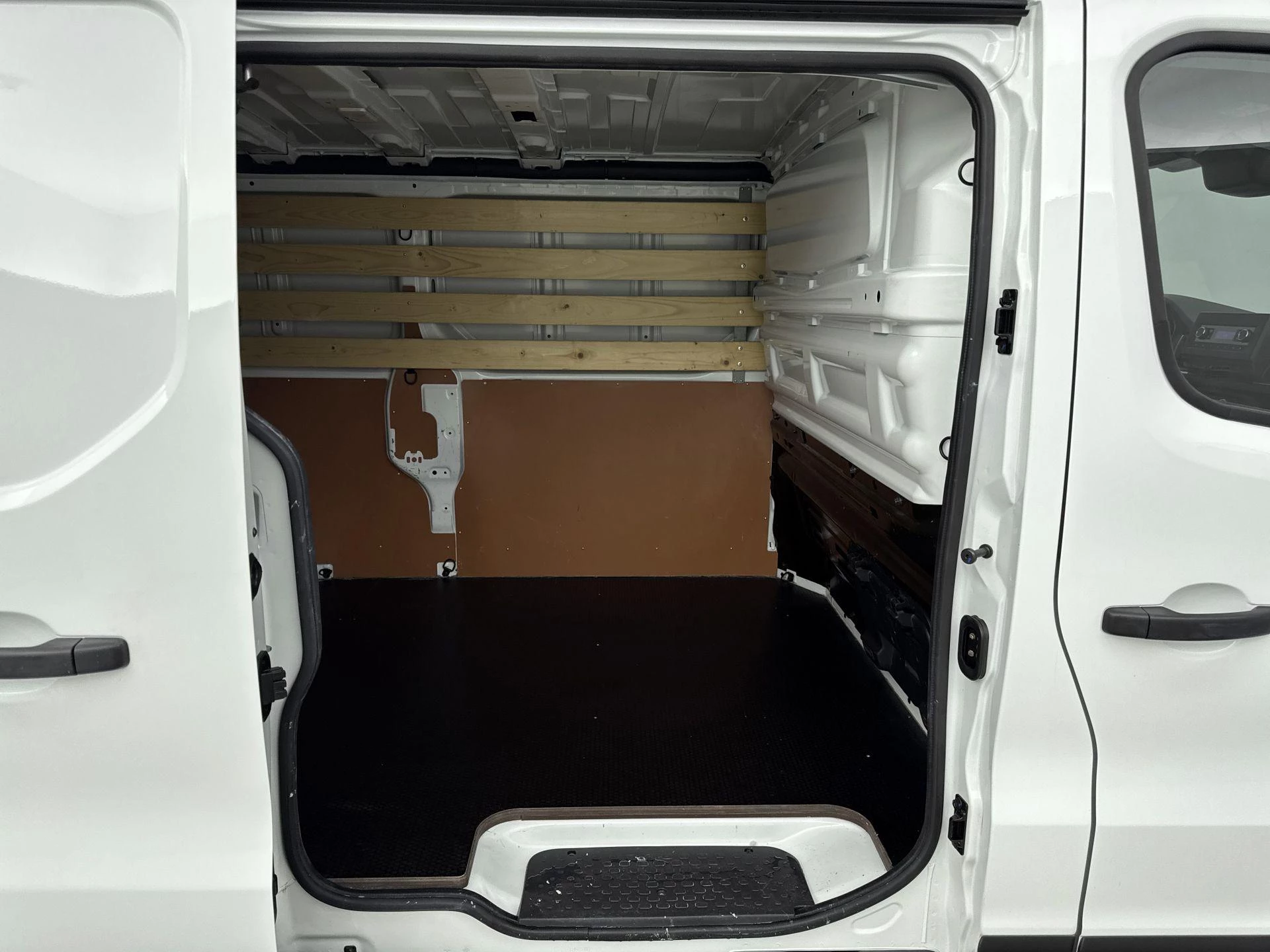 Nissan-Primastar-image-23