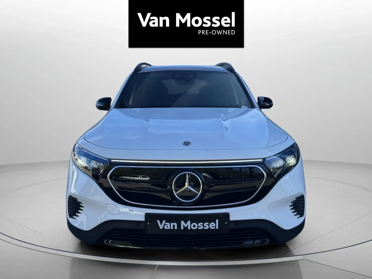 Mercedes-Benz-EQB-image-1
