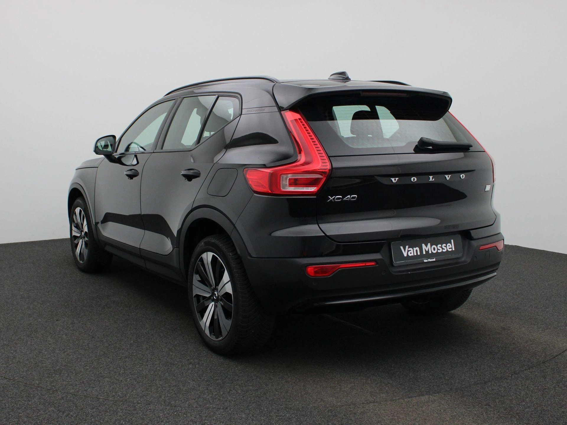 Volvo-XC40-image-1