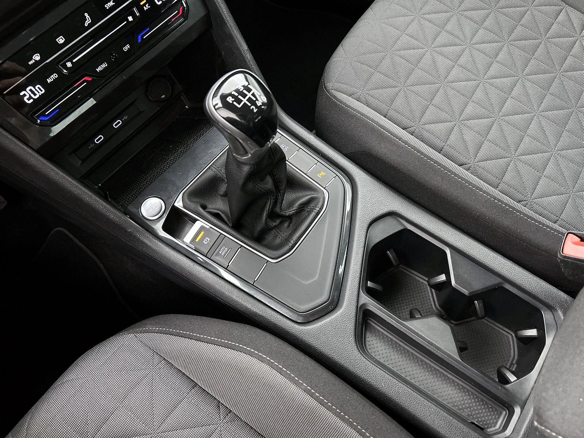 Volkswagen-Tiguan-image-28