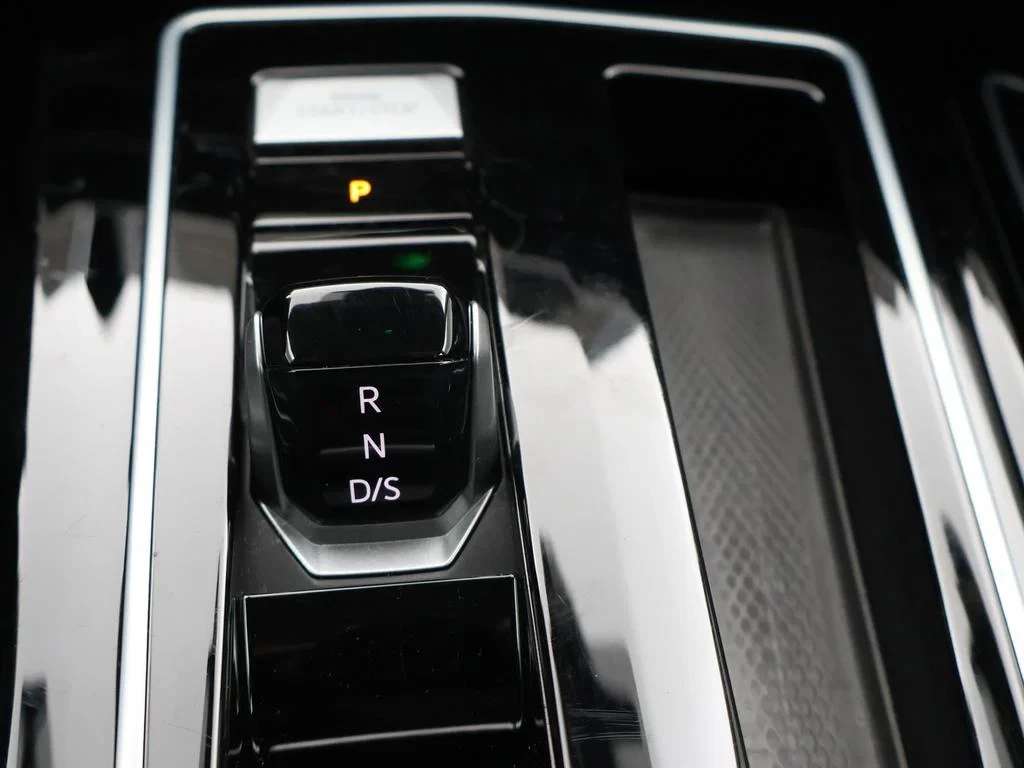 Volkswagen-Golf-image-22