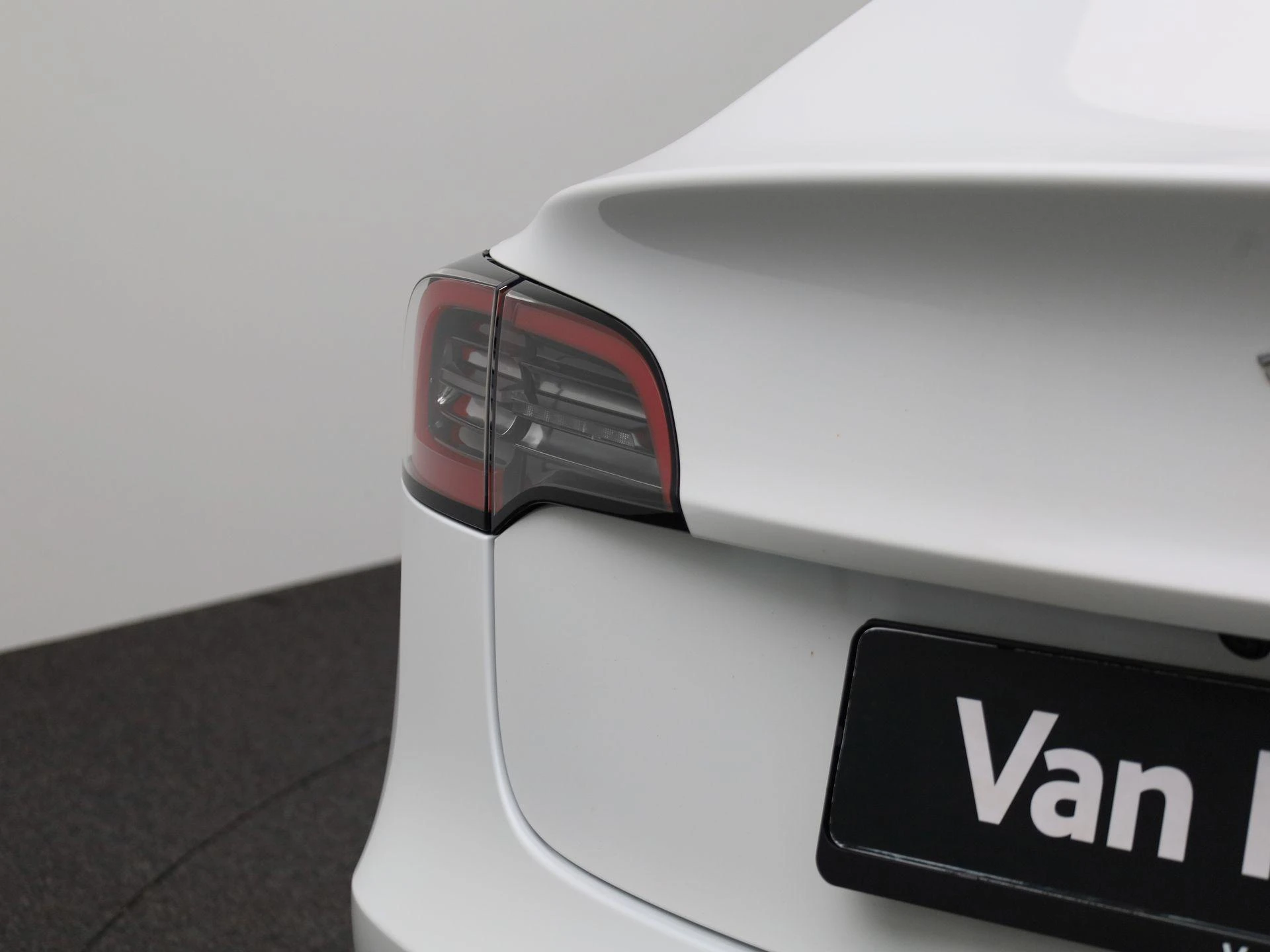 Tesla-Model 3-image-40