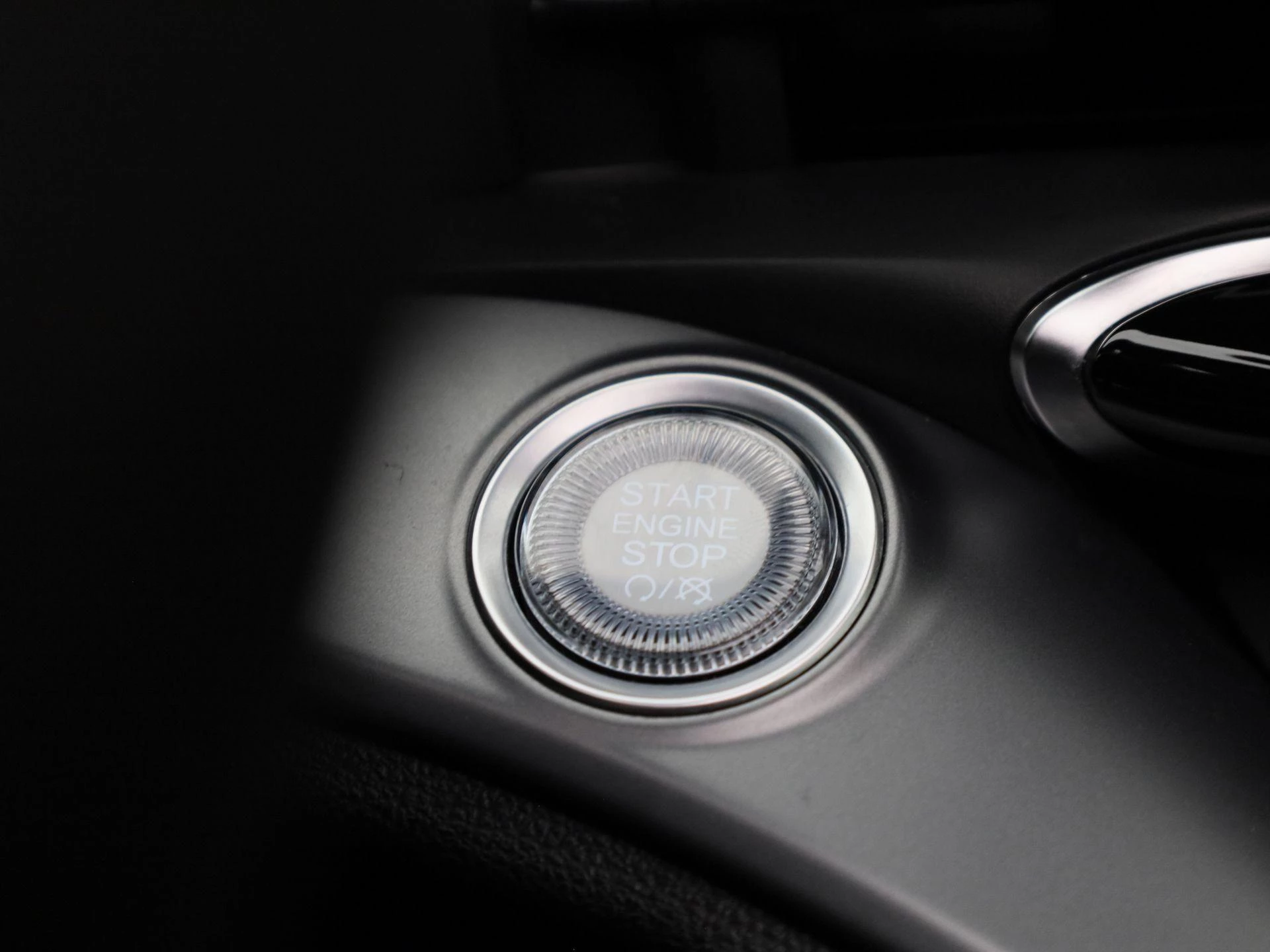 Abarth-500C-image-25