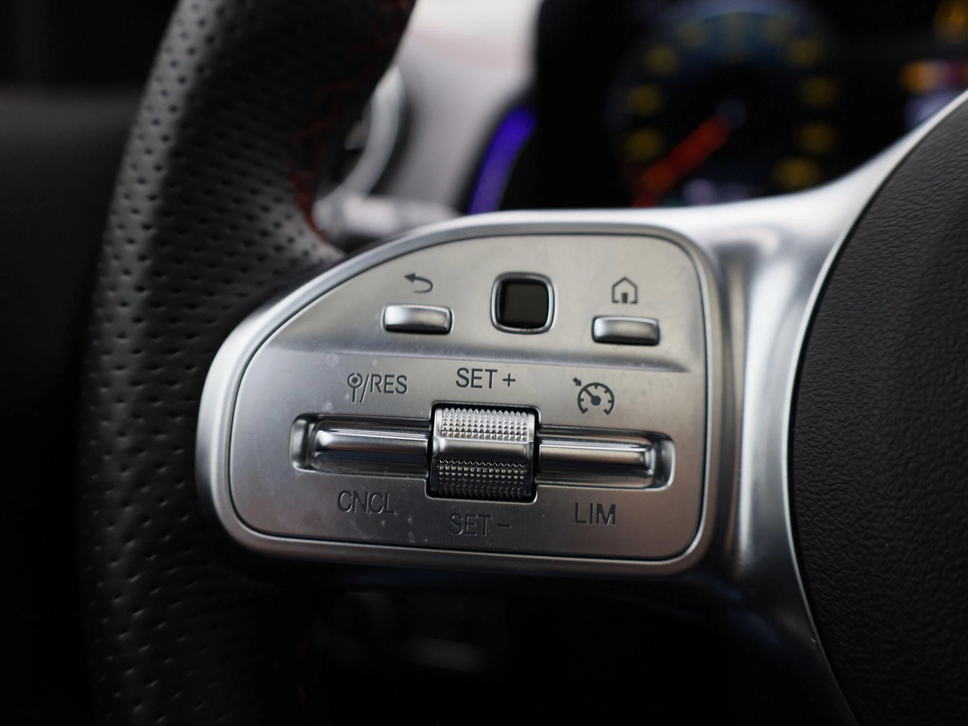 Mercedes-Benz-EQB-image-17