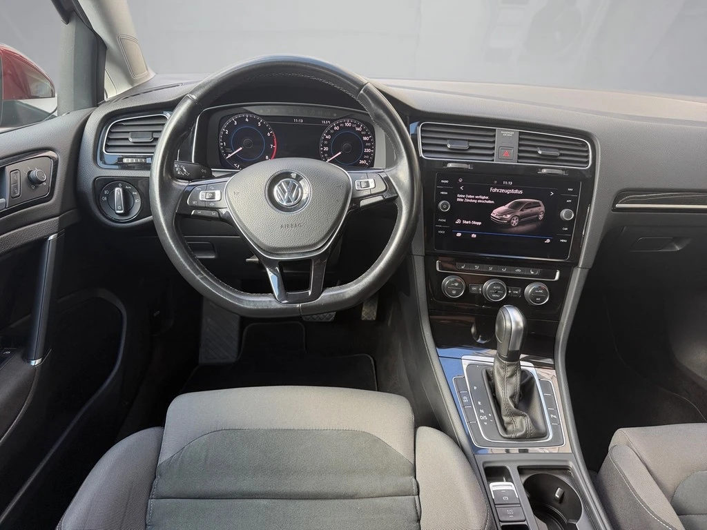 Volkswagen-Golf-image-9