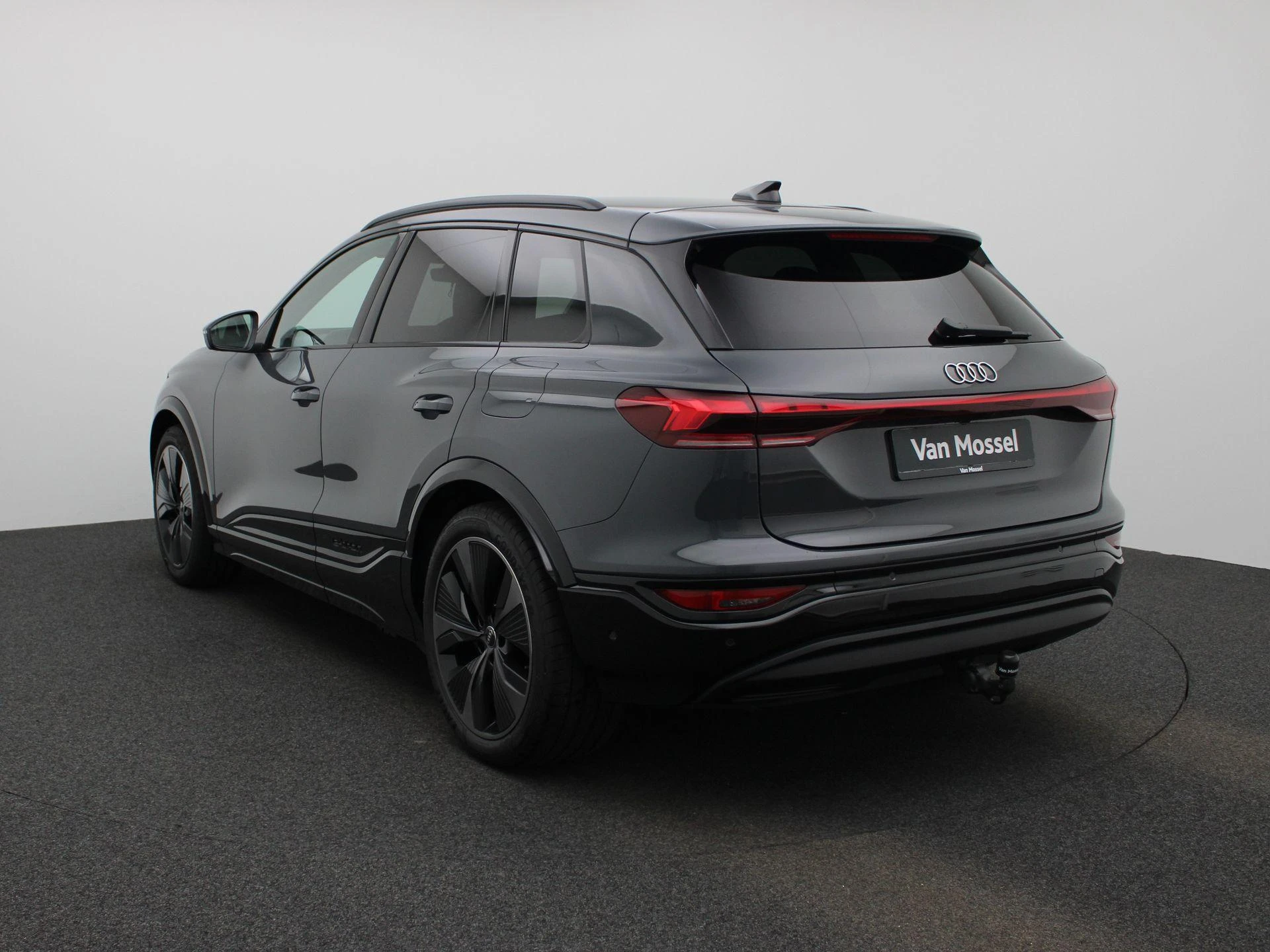 Audi-Q6 e-tron-image-1