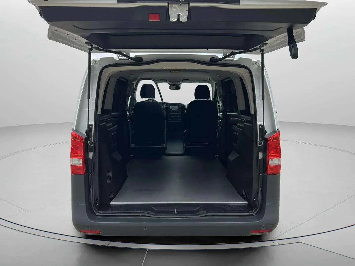 Mercedes-Benz-eVito-image-6