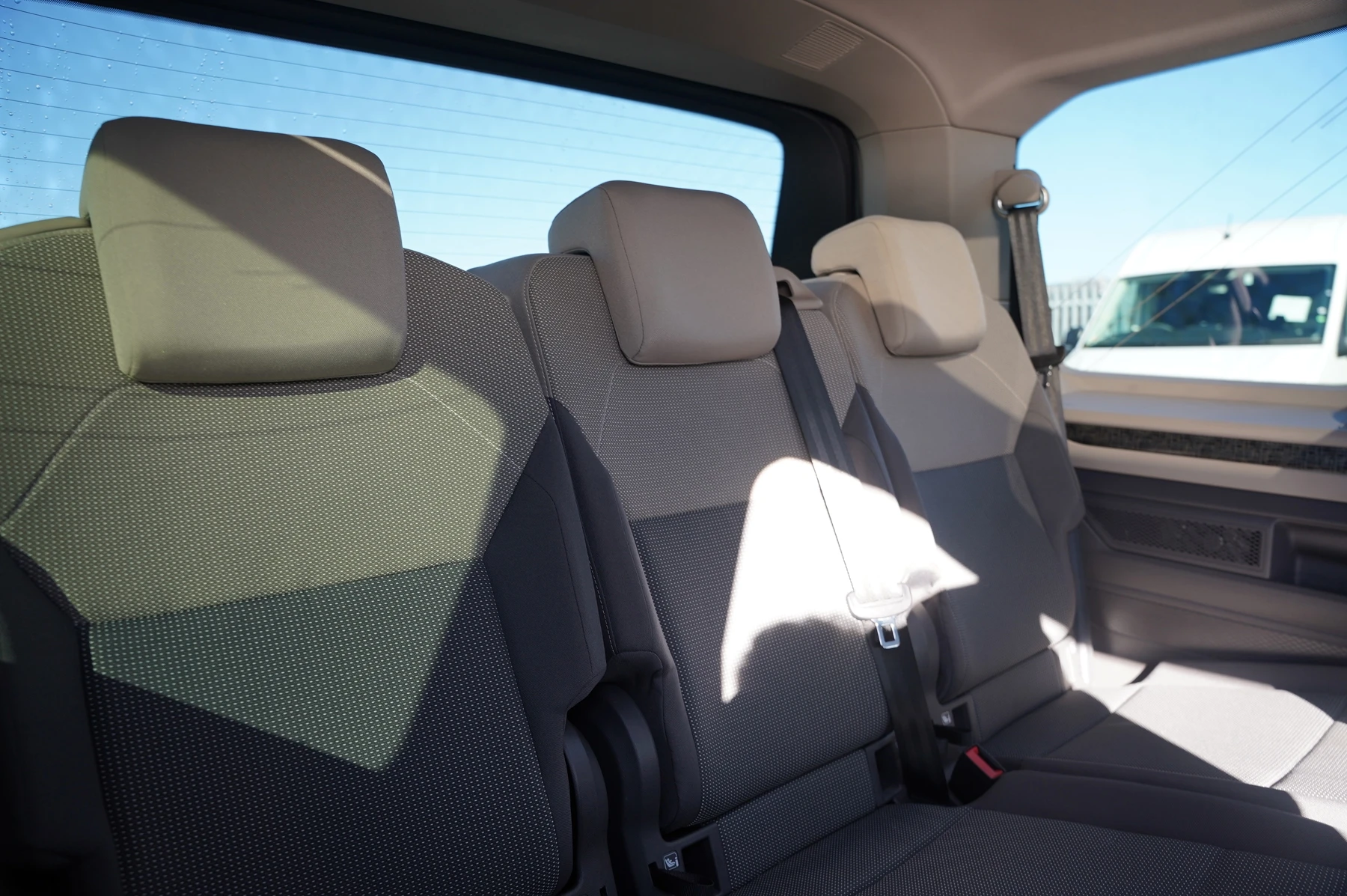 Volkswagen-Multivan-image-10