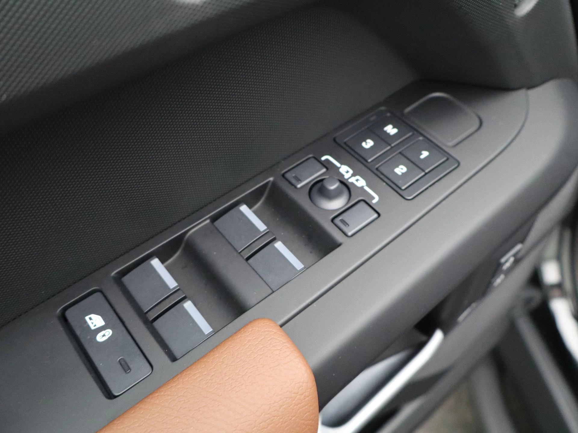 Land Rover Defender P300e X-dynamic SE