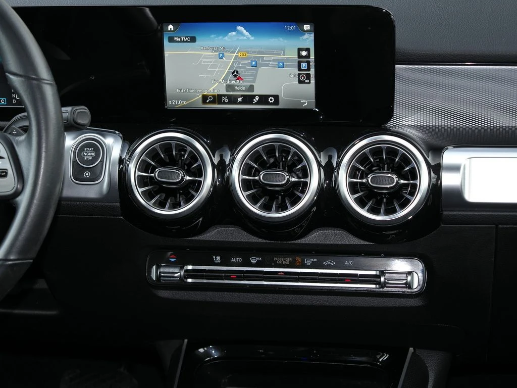 Mercedes-Benz-GLB 200-image-10