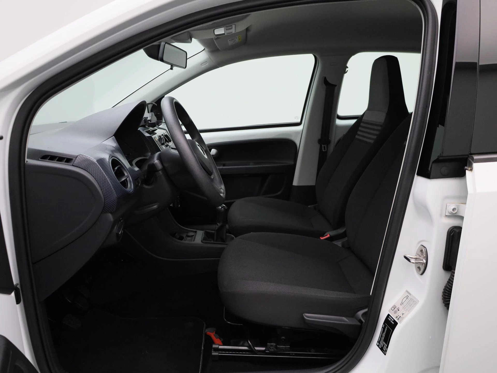 Volkswagen-up!-image-8
