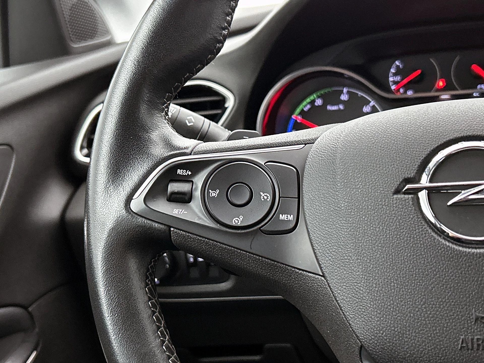 Opel-Grandland X-image-5