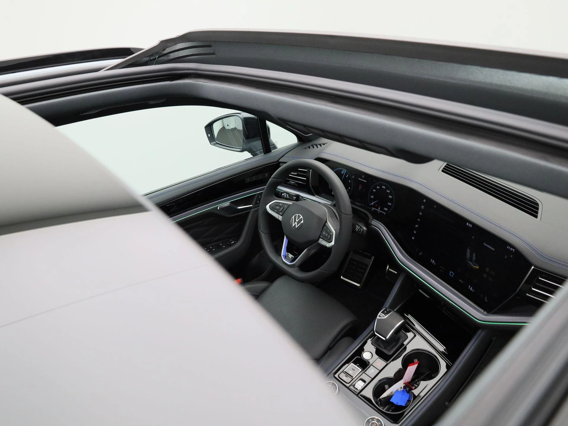 Volkswagen-Touareg-image-45