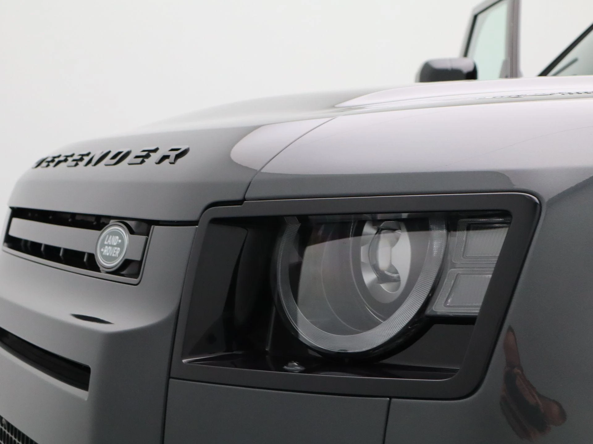 Land Rover-Defender-image-18