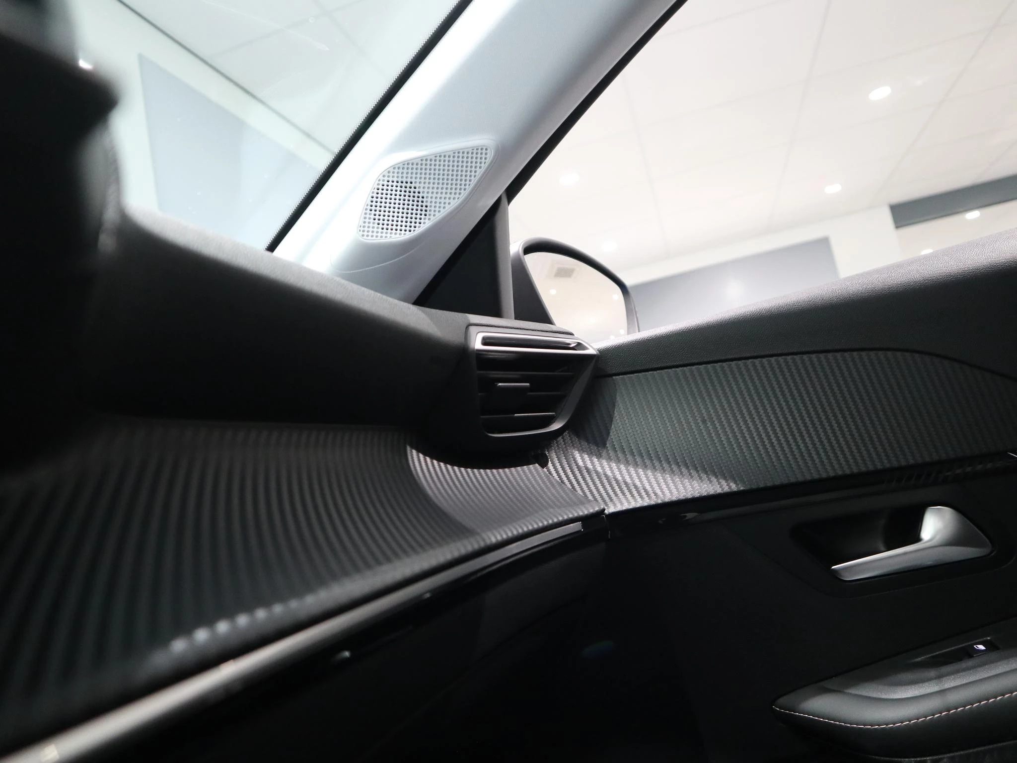 Peugeot-e-208-image-22