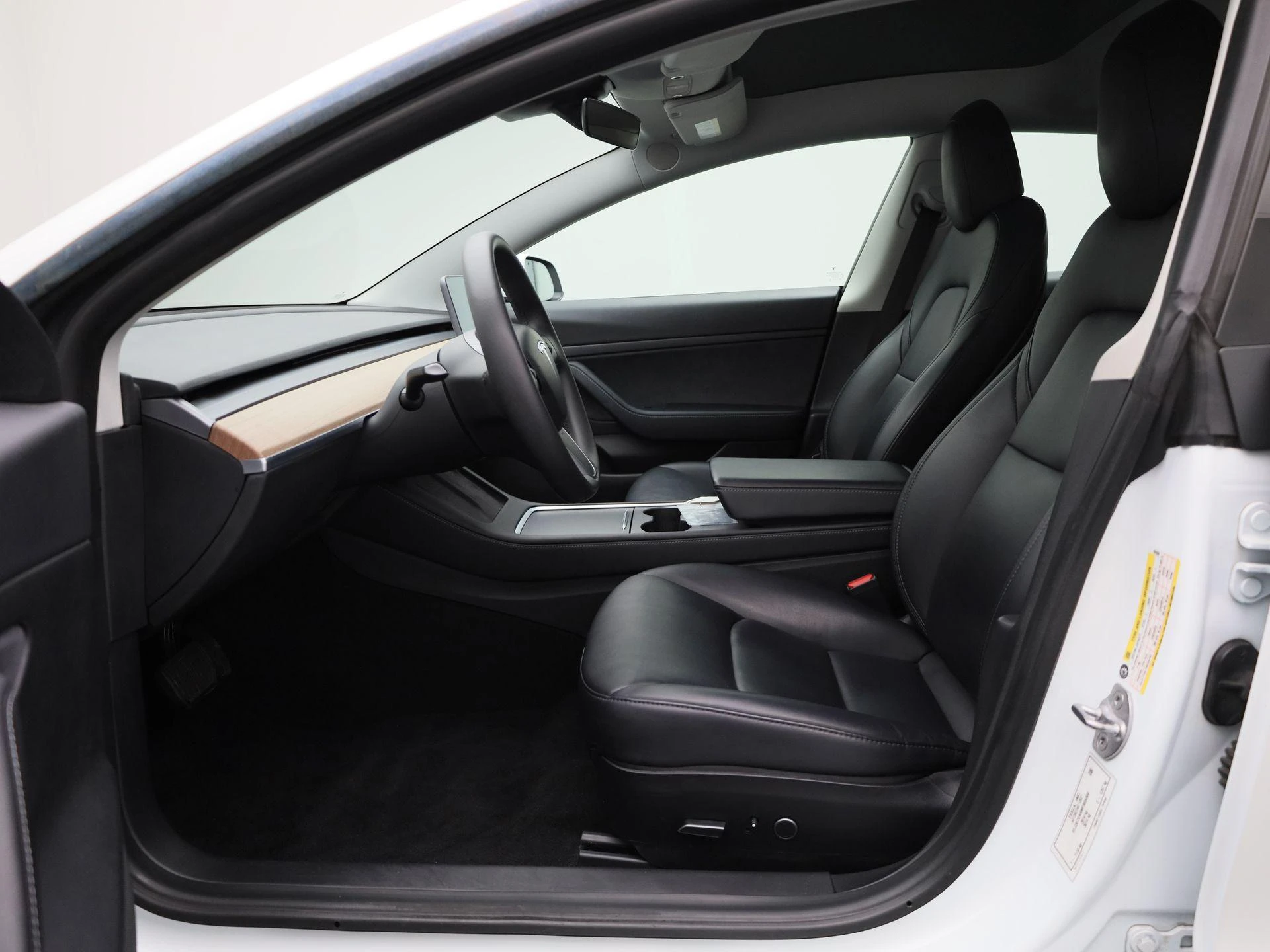 Tesla-Model 3-image-8