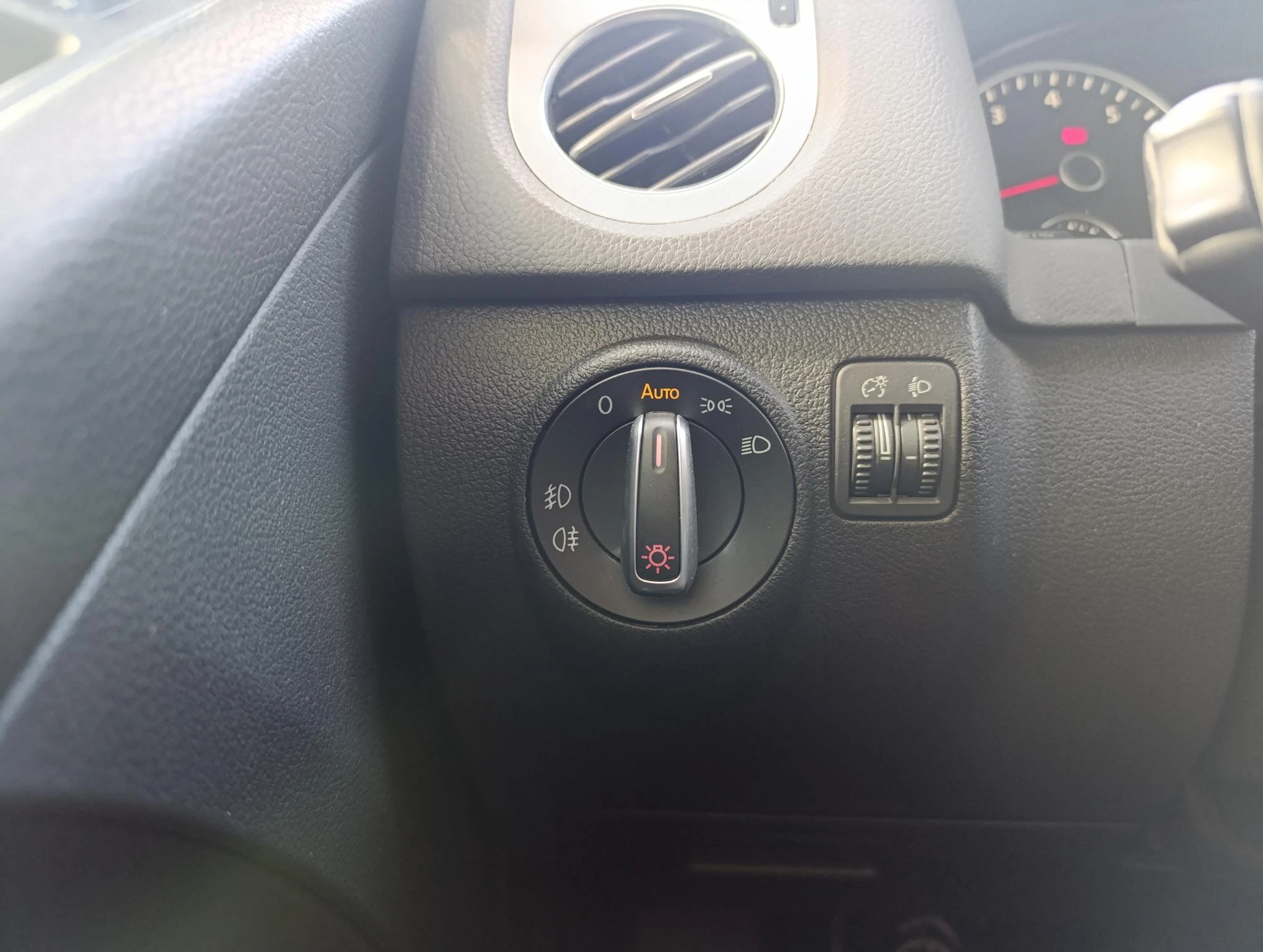 Volkswagen-Tiguan-image-15
