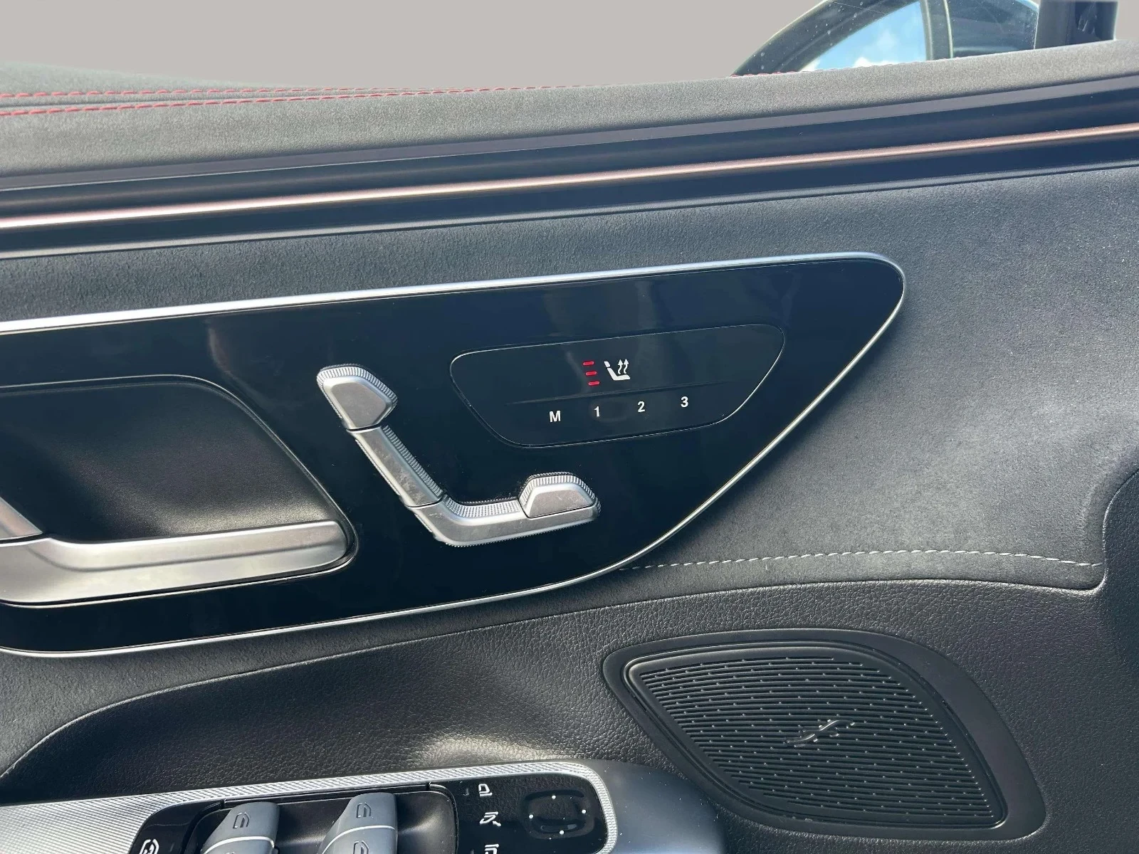 Mercedes-Benz-EQE-image-10