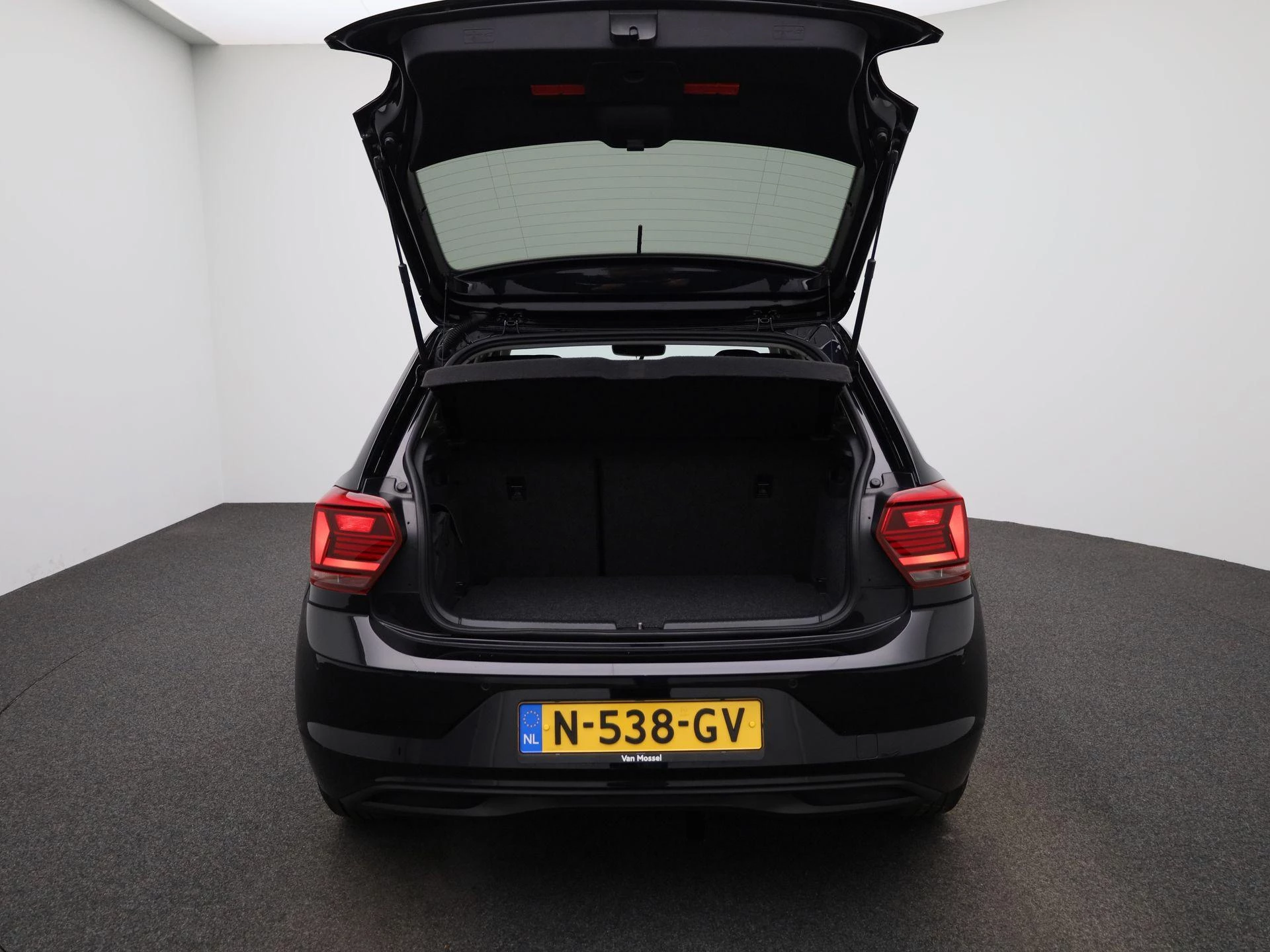 Volkswagen-Polo-image-10