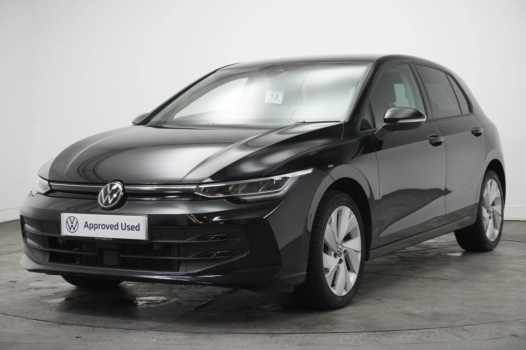Volkswagen-Golf-image-37