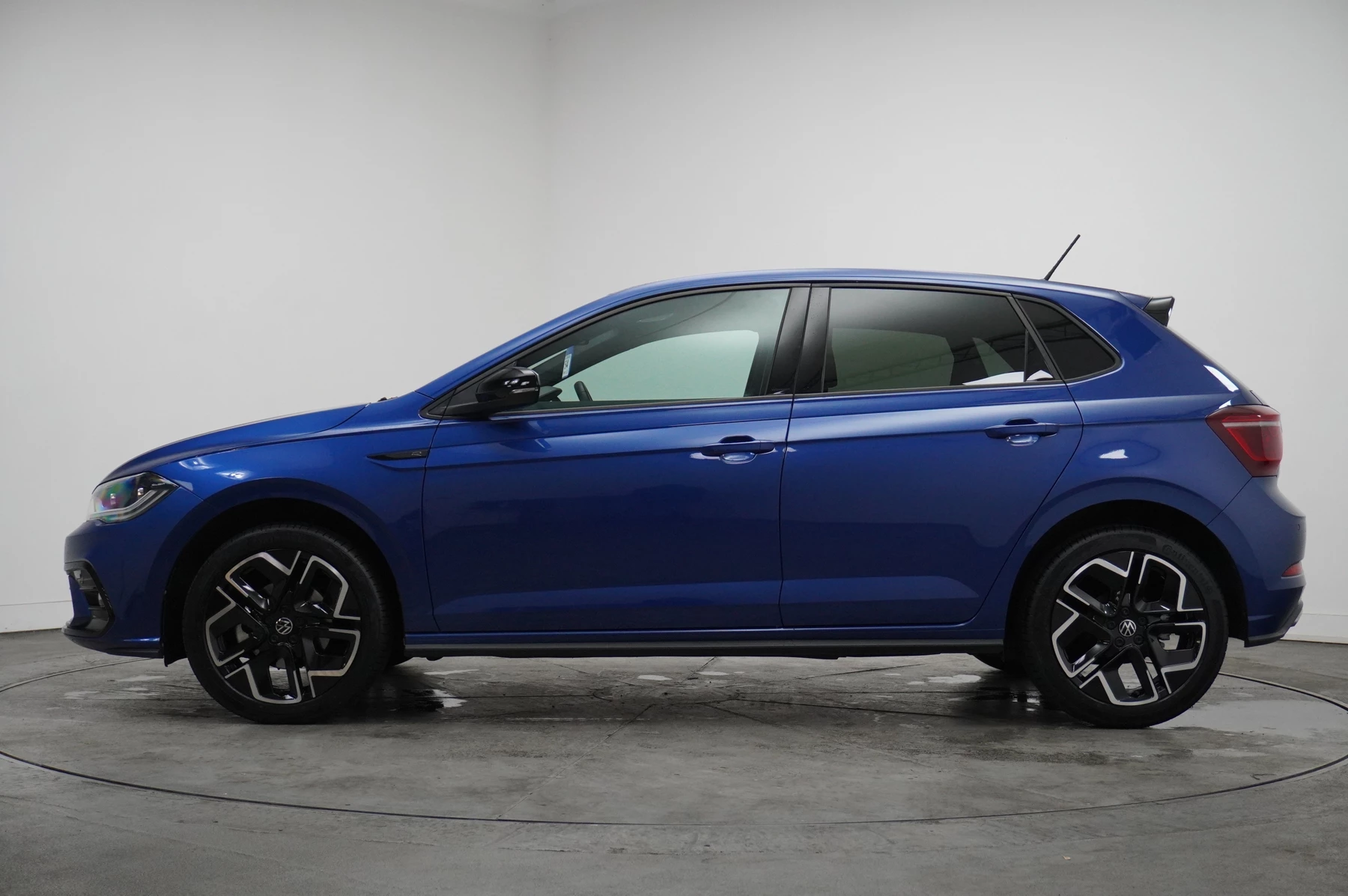 Volkswagen-Polo-image-14