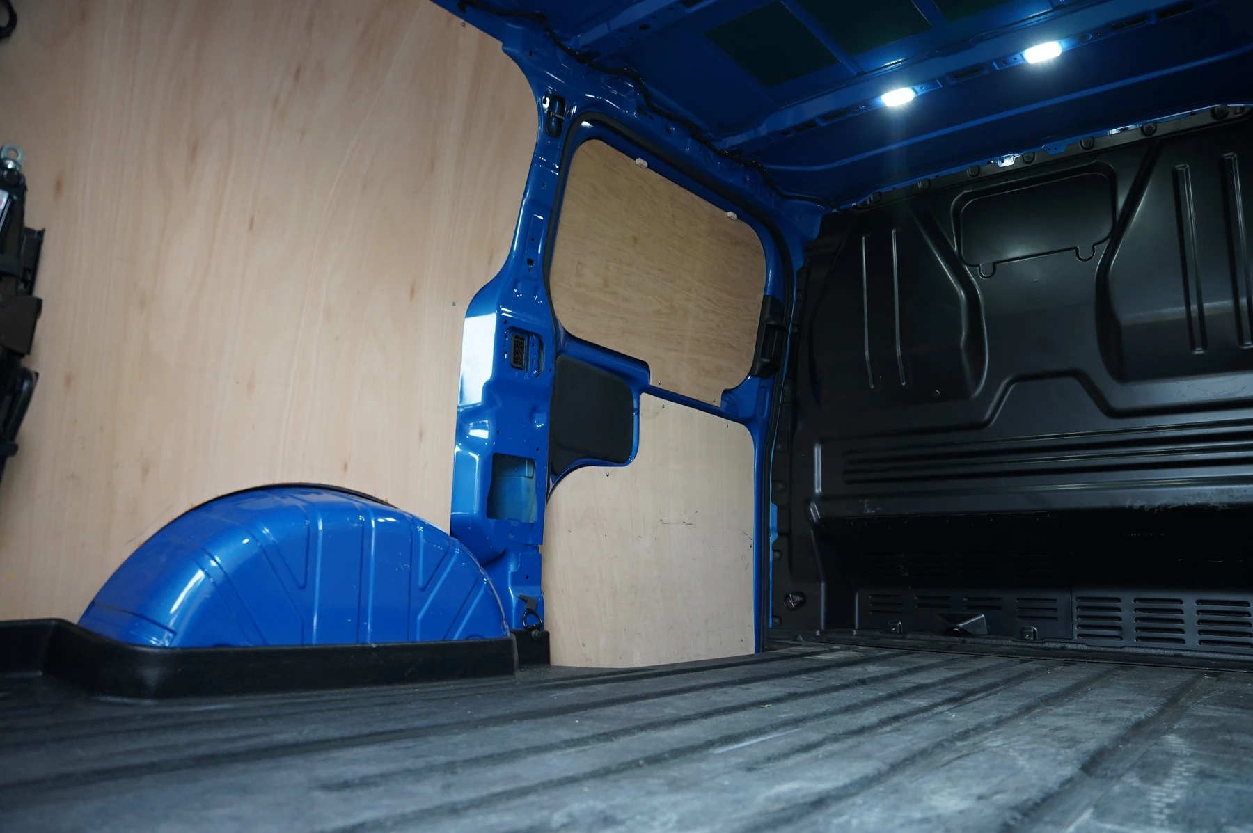 Volkswagen-Transporter-image-33