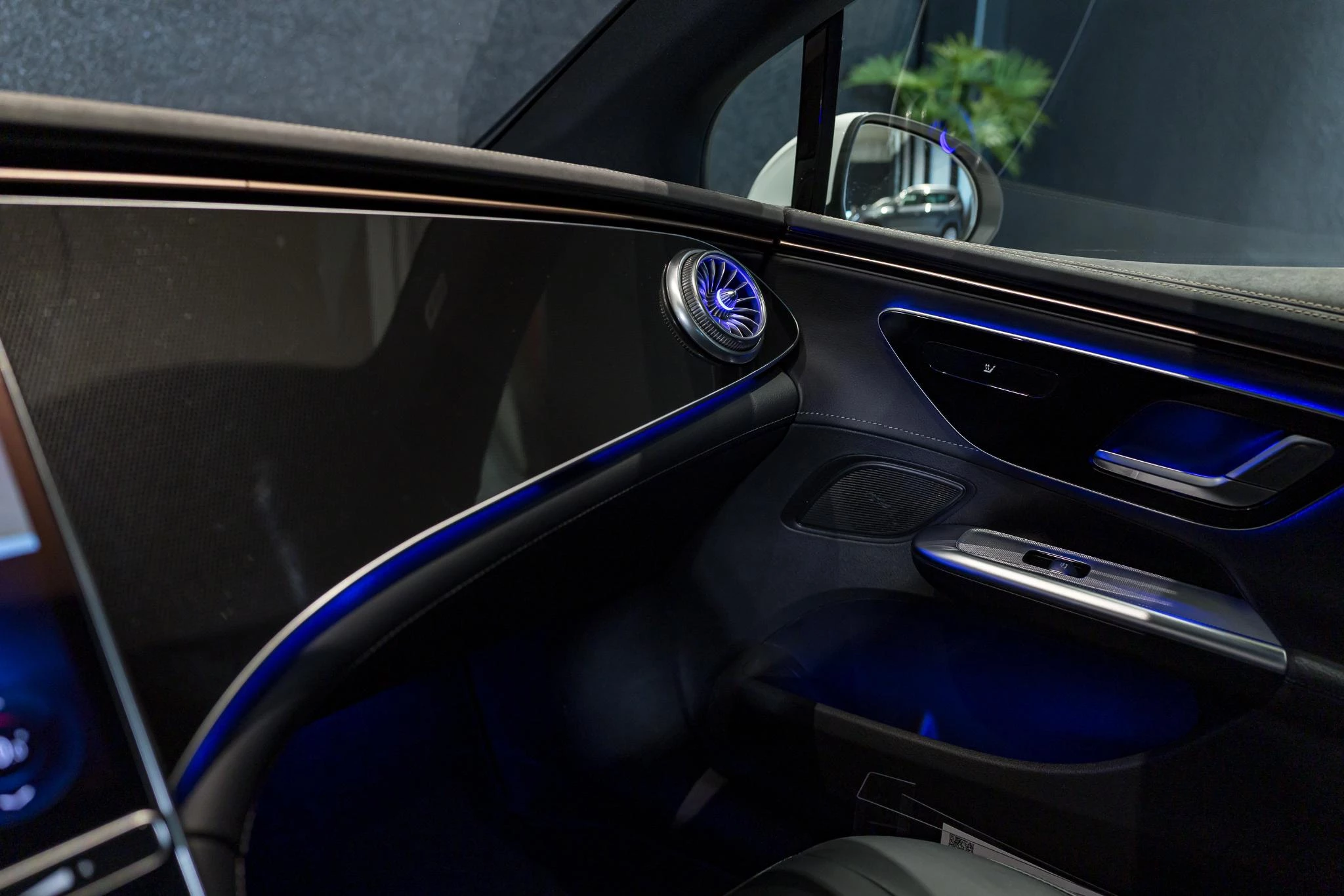 Mercedes-Benz-EQE-image-31