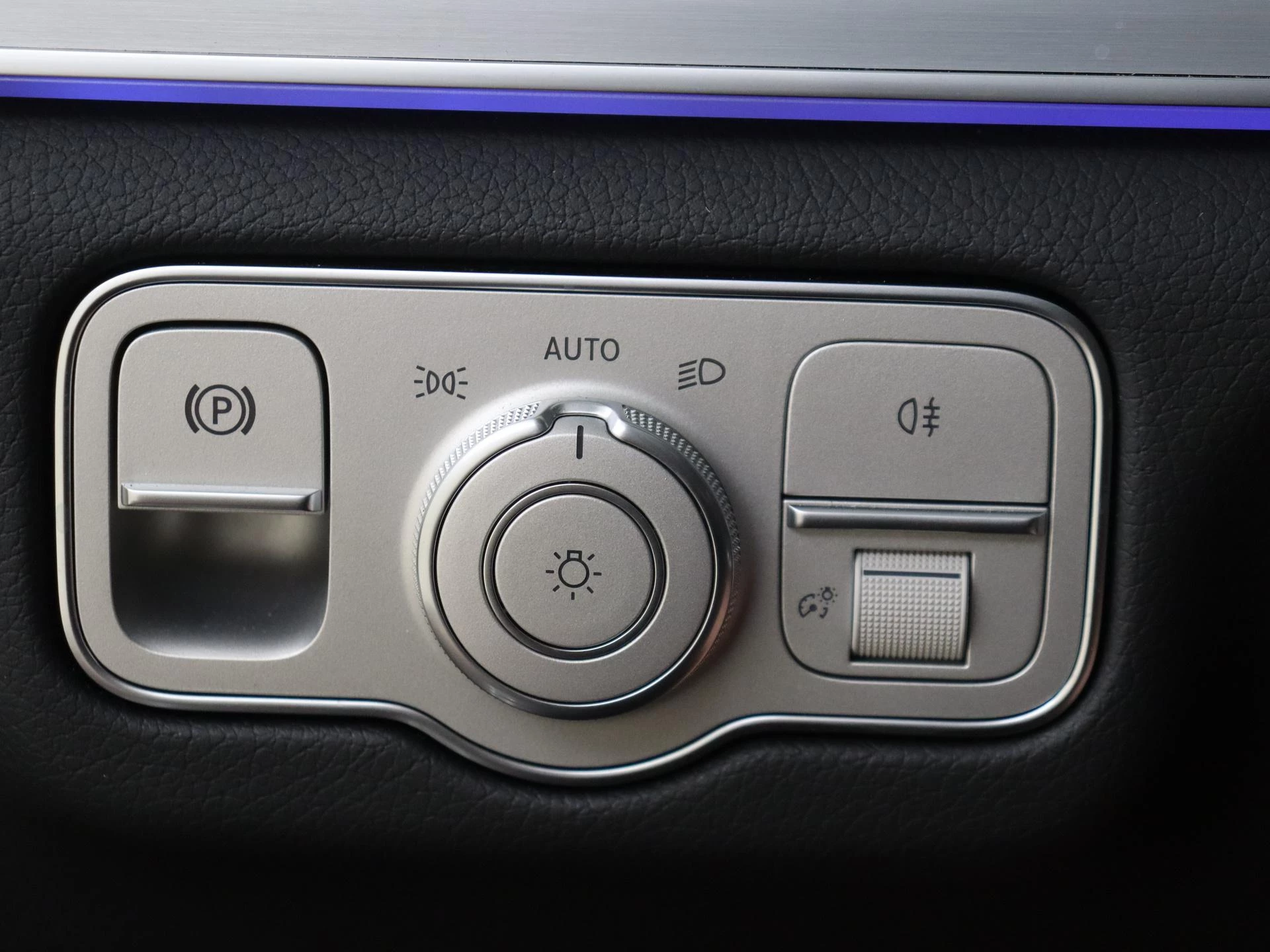 Mercedes-Benz-GLE-image-35