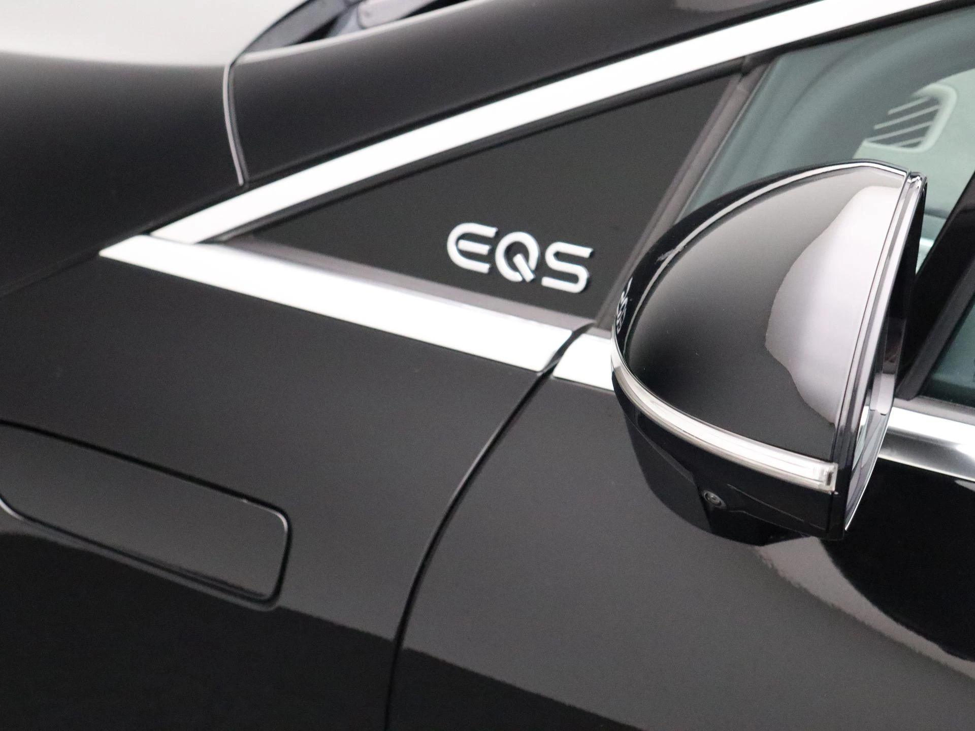 Mercedes-Benz-EQS-image-7