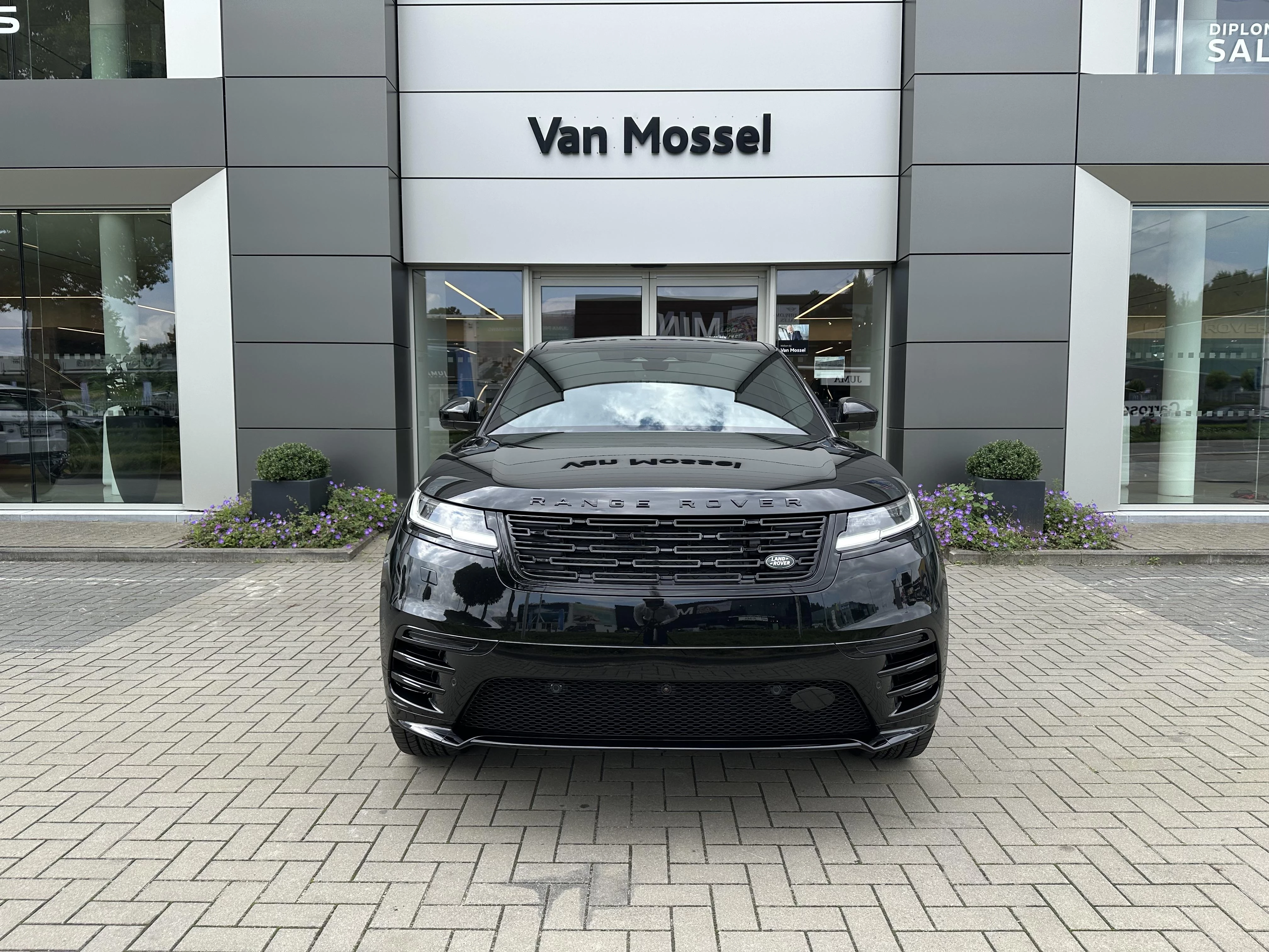 Land Rover-Range Rover Velar-image-1