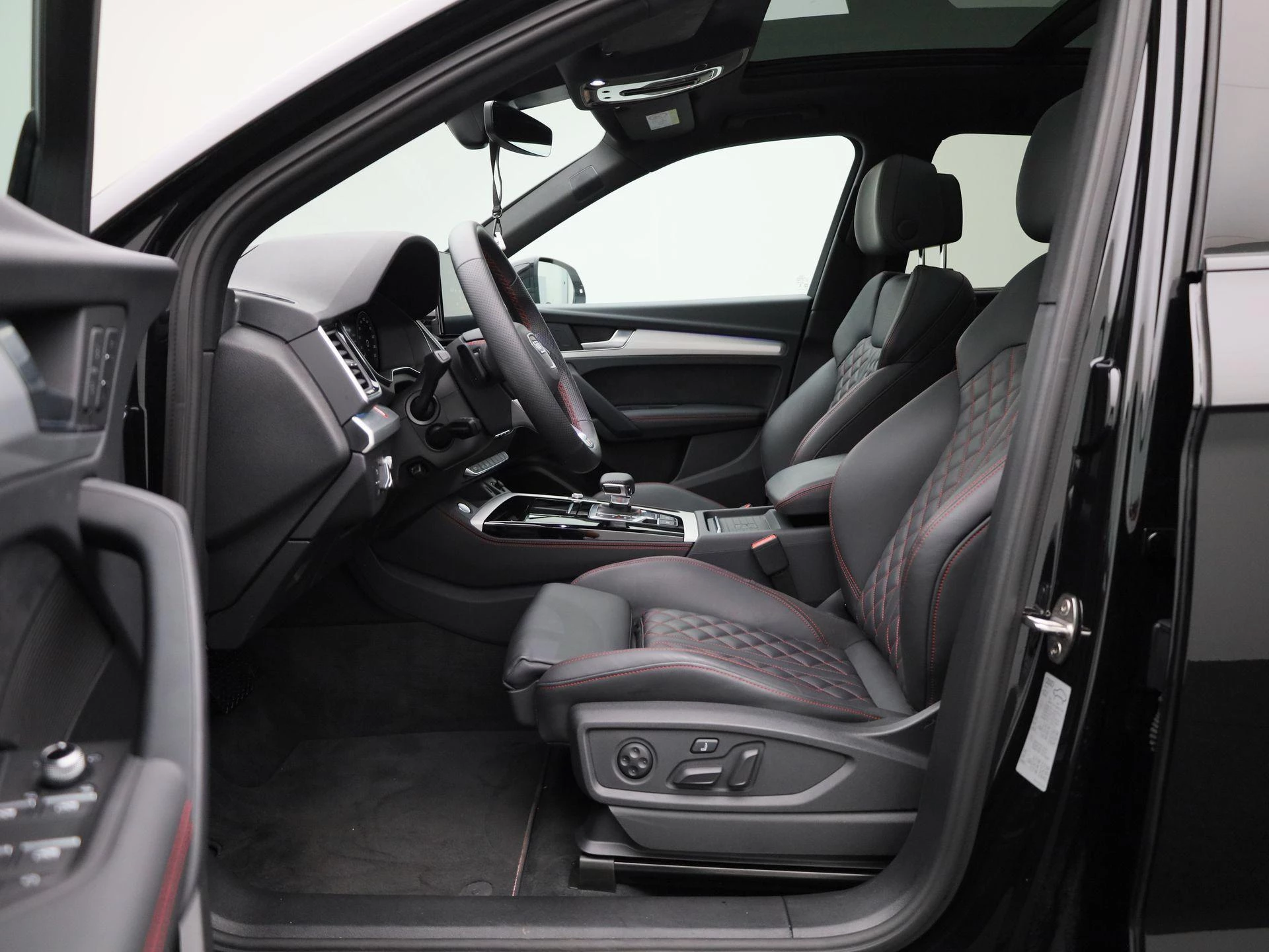 Audi Q5 50 TFSI e S edition Competition 299 PK