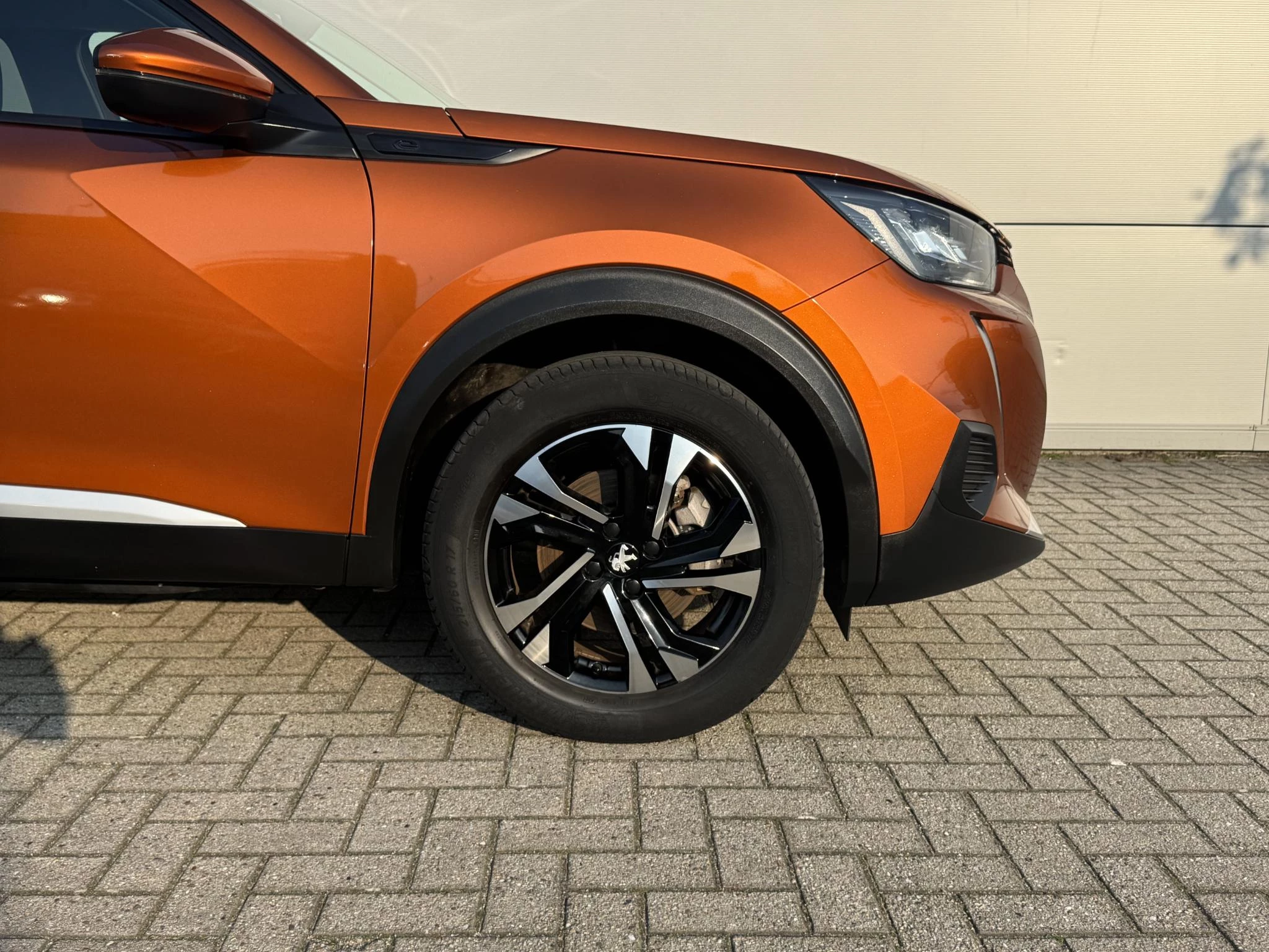 Peugeot-e-2008-image-9