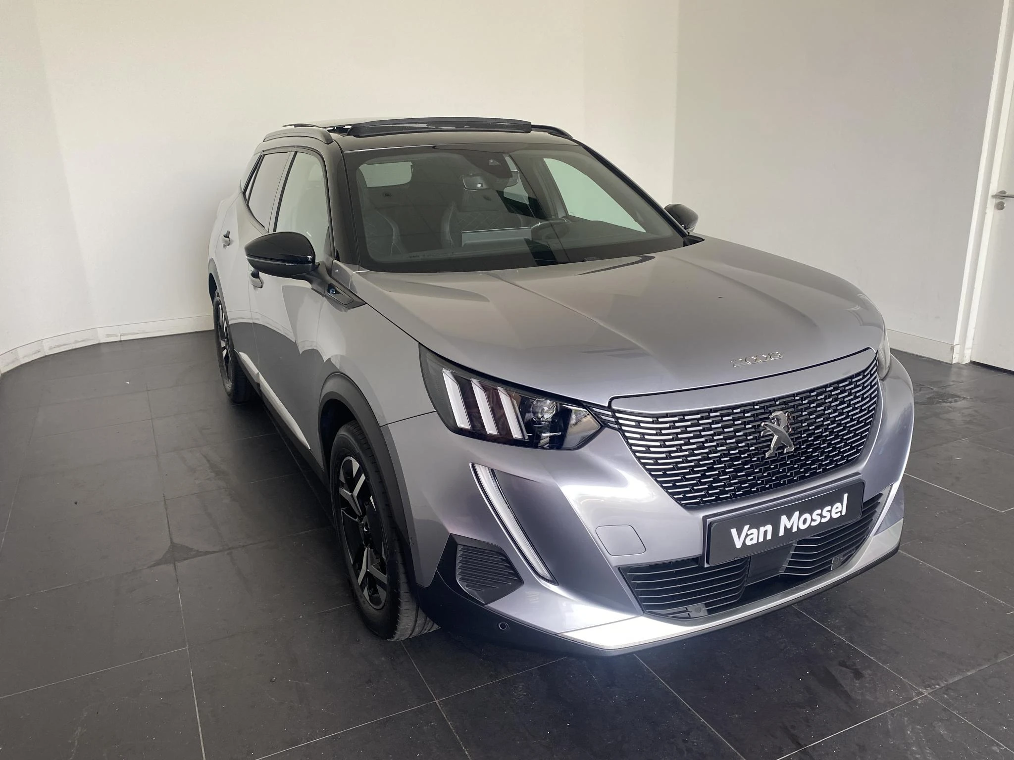 Peugeot-e-2008-image-3