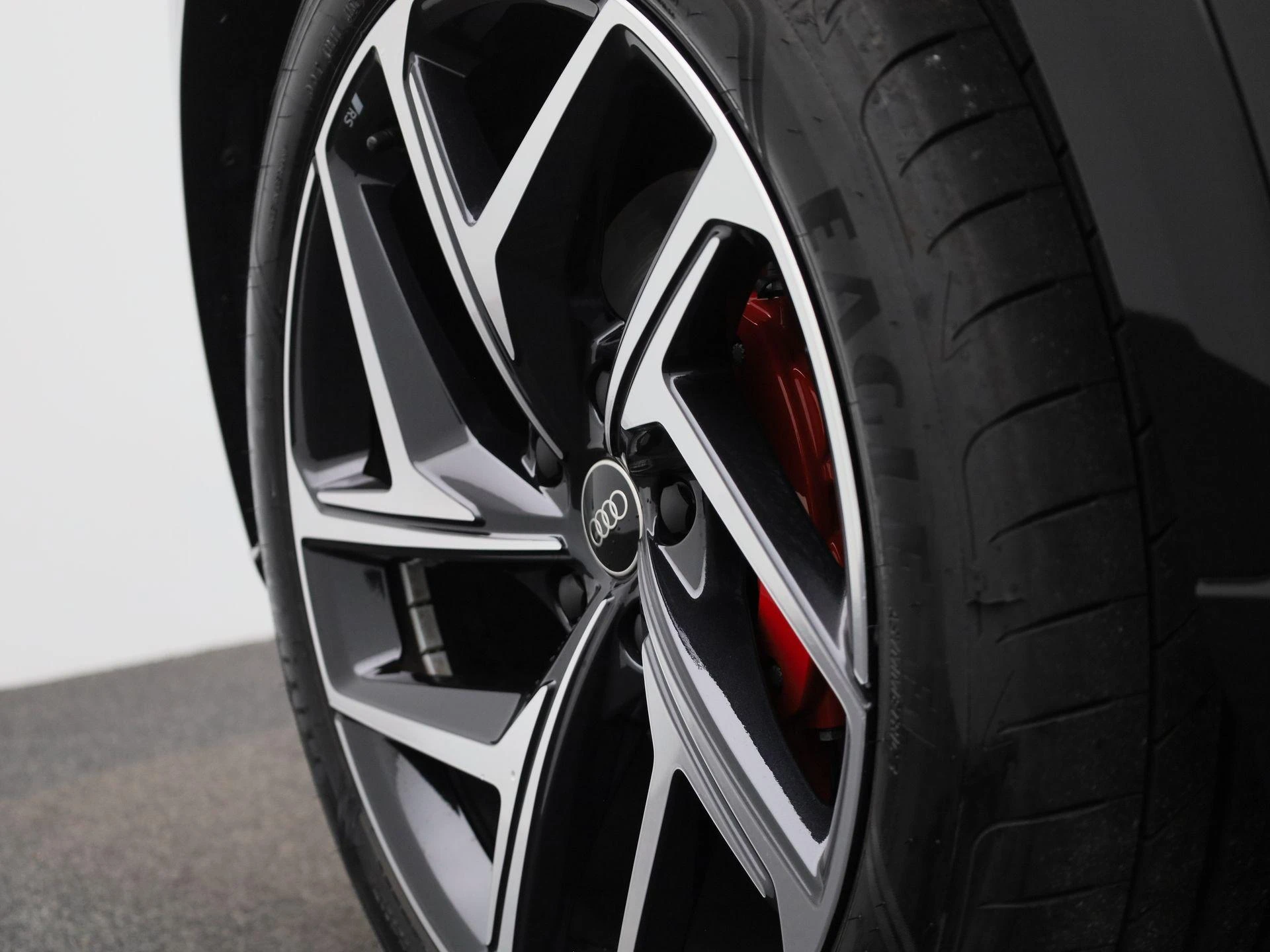 Audi-Q6 e-tron-image-51