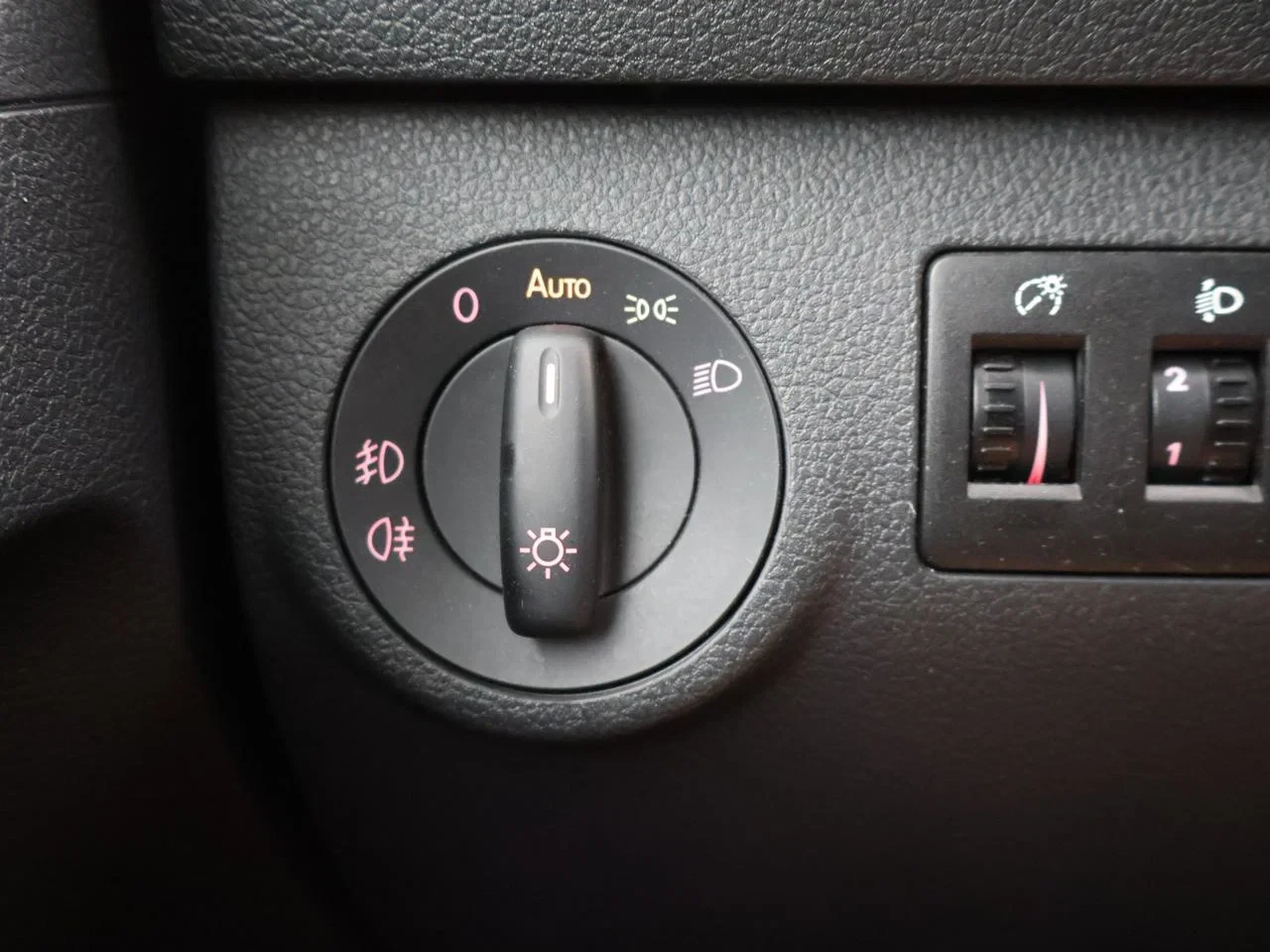 Volkswagen Caddy CNG 1.4 TGI Trendline *DSG*NAVI*TREKHAAK*AUTOCLIMA*CRUIZE*...