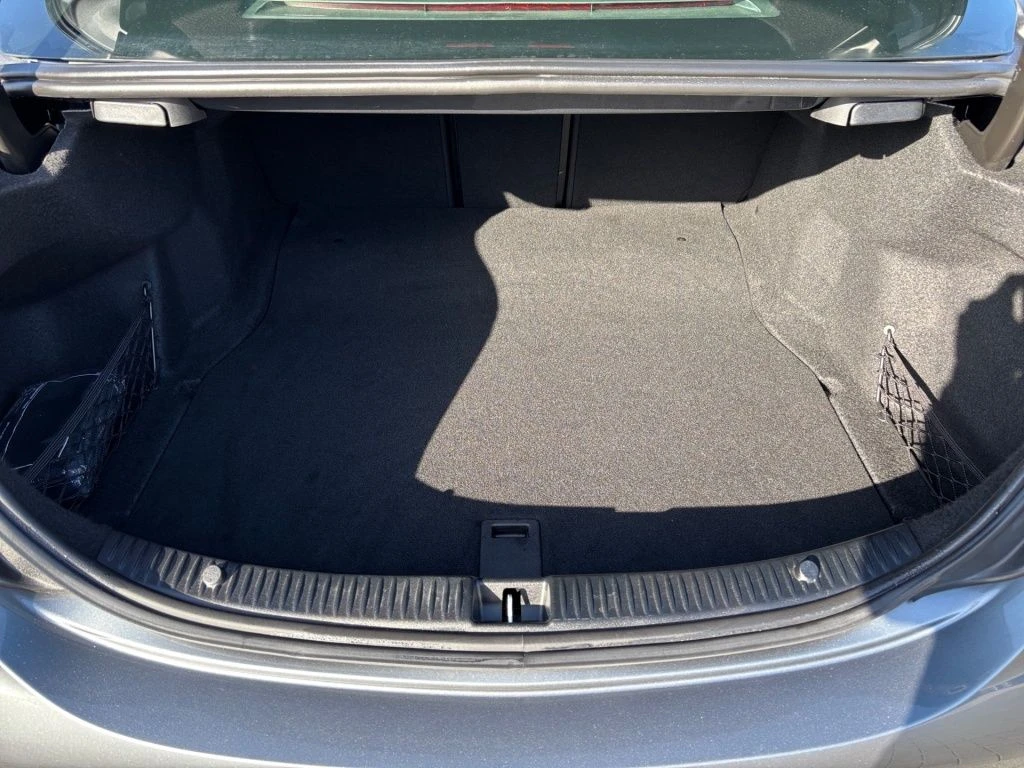 Mercedes-Benz-C-Klasse 180-image-13