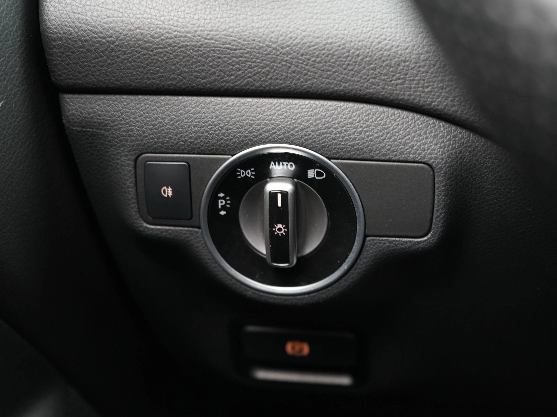 Mercedes-Benz-CLA-image-24