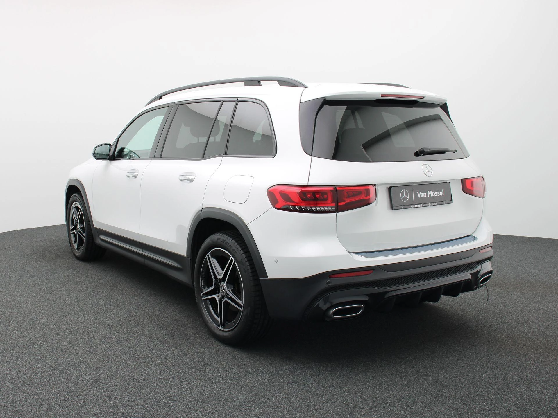 Mercedes-Benz GLB 180 AMG Line + PANORAMISCH DAK + MULTIBEAM LED + CARPLAY +